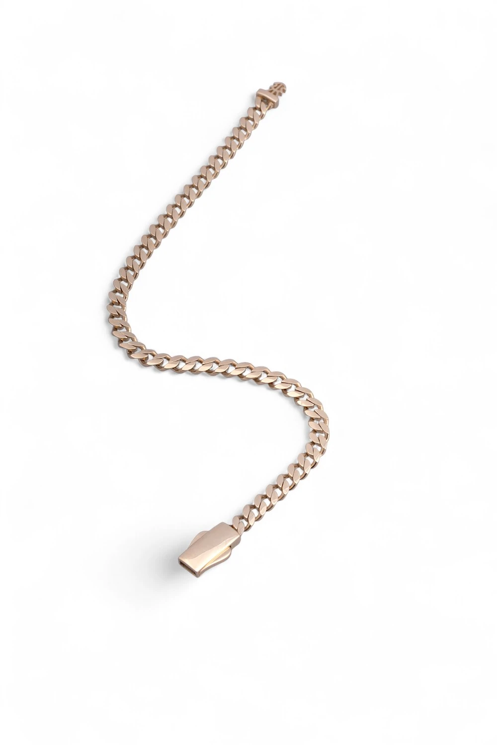 14 Ayar Rose Altın Gurmet Zincir Bileklik (Künye): Kutu Kilitli Modern Şıklık 6,26 GR Ürün Kodu: KNY6181