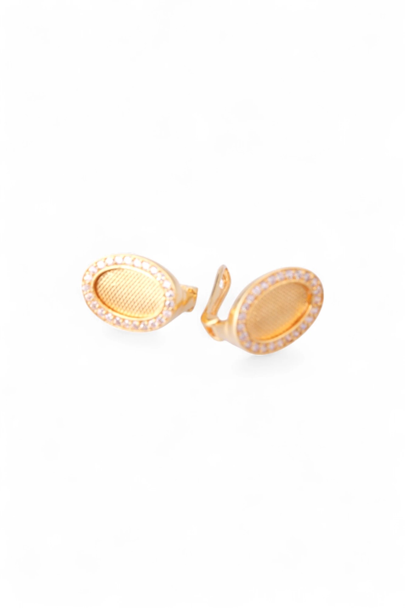 Zirkon Taşlı Çerçeveli ve Kalem İşçilikli Oval Model İhtişamlı 22 Ayar Altın Küpe 7,09 GR Ürün Kodu: KP06532