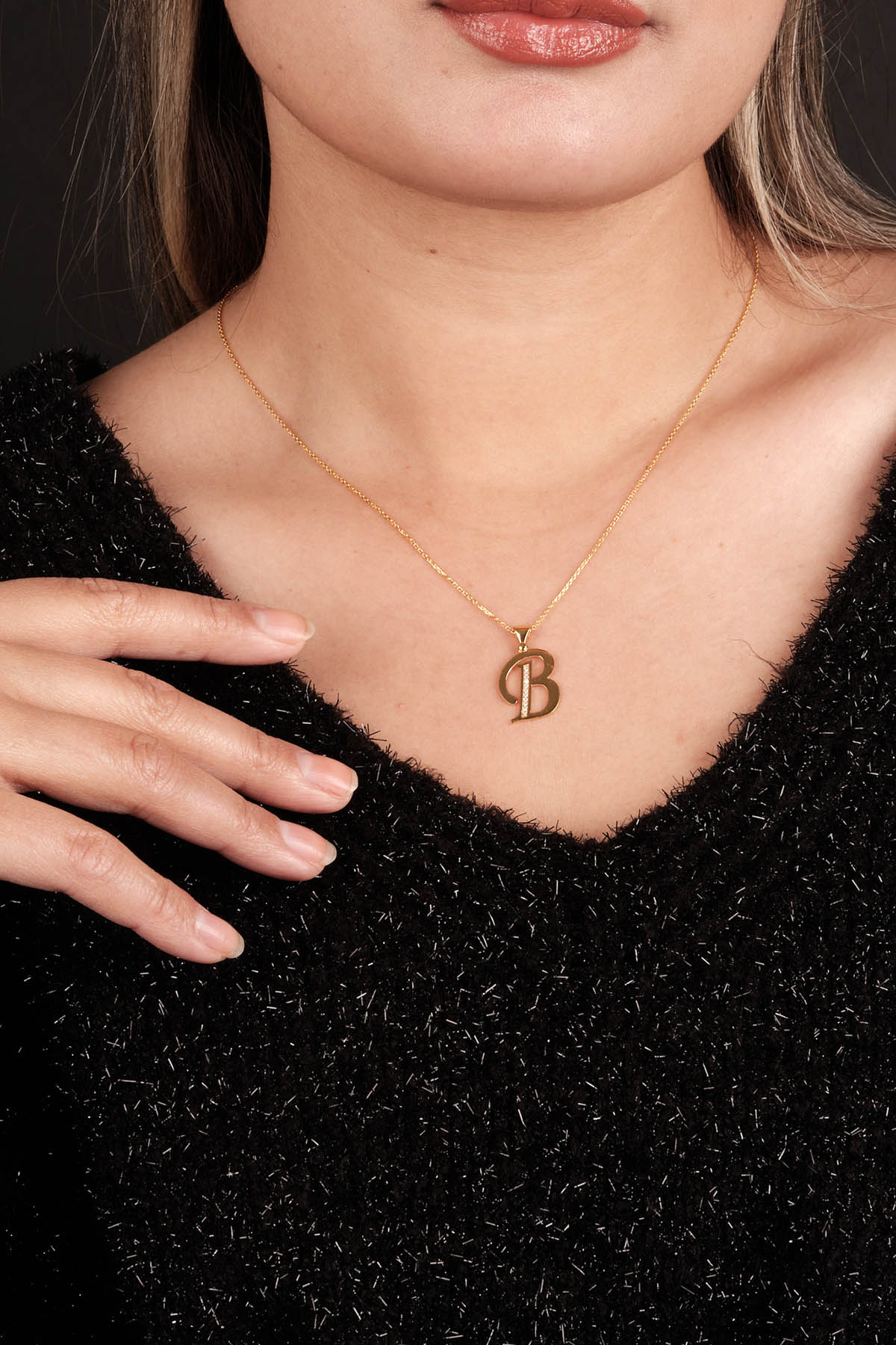 22 Ayar Altın Taş Detaylı Harf Kolye – Kişisel Şıklığınızı Yansıtın 4,46 GR Ürün Kodu: KLY4812