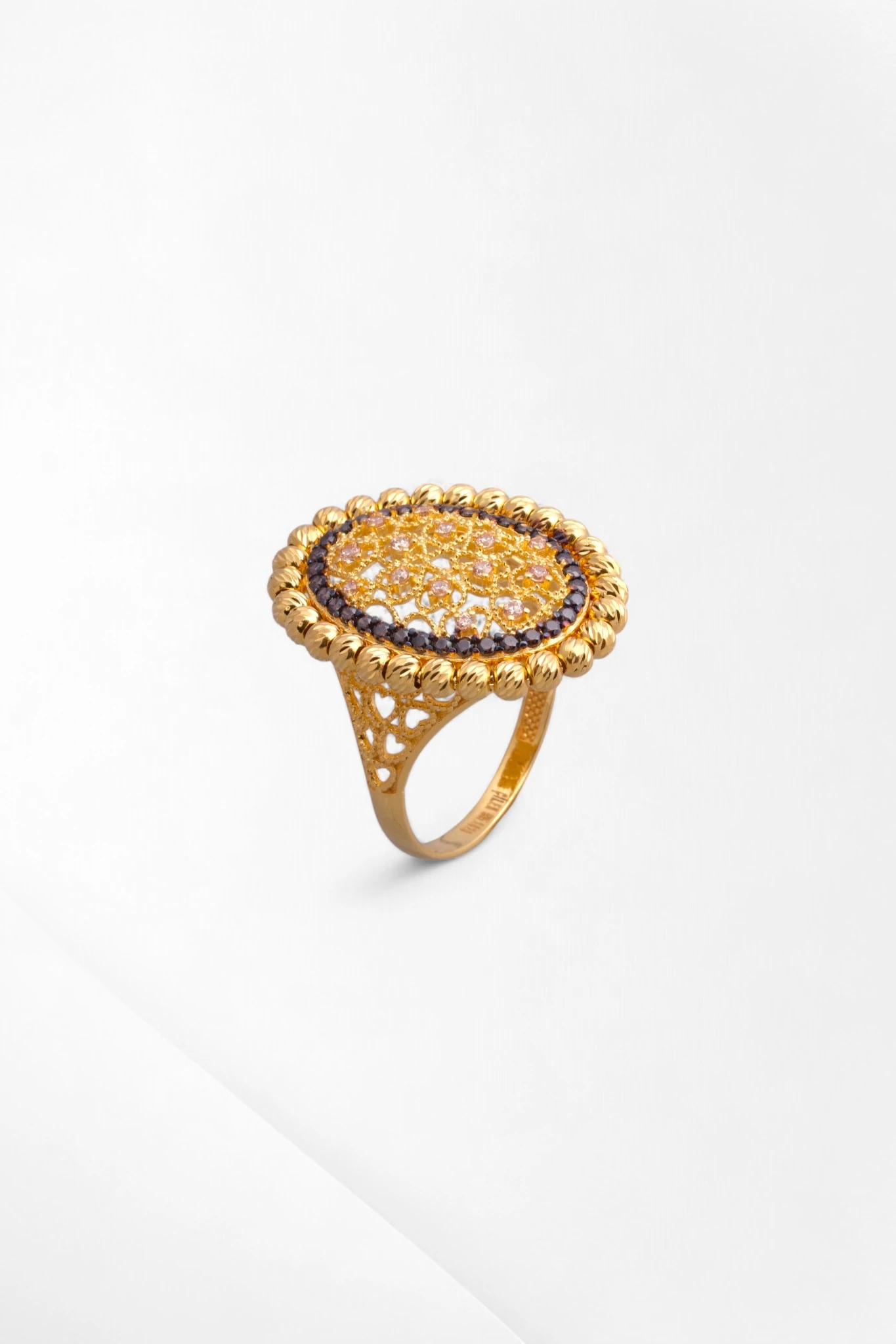 Saraylara Layık Zarafet: Çilek Konsept 14 Ayar Altın Otantik Taşlı Yüzük 17 Ölçü 4,60 GR Ürün Kodu: YZ08638