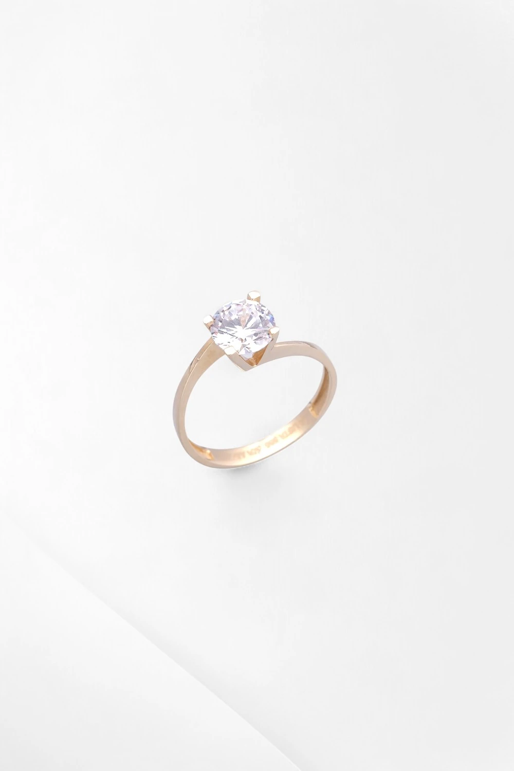 Aşkın Saf Işıltısı: 14 Ayar Altın Klasik Zirkon Tektaş Yüzük 1,98 GR Ürün Kodu: YZ07318