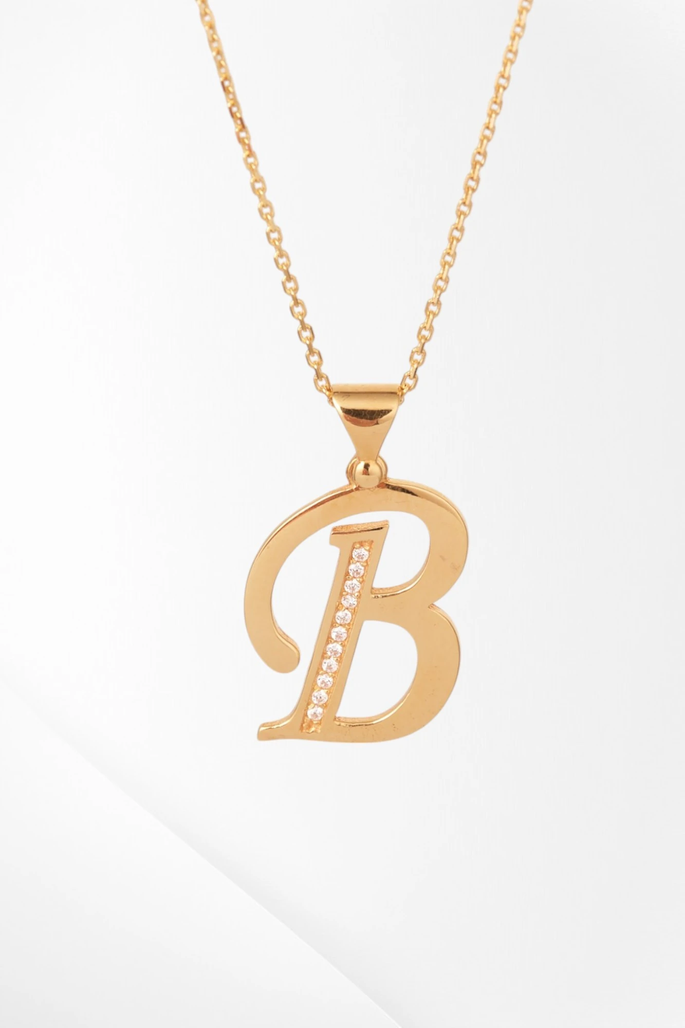 22 Ayar Altın Taş Detaylı Harf Kolye – Kişisel Şıklığınızı Yansıtın 4,46 GR Ürün Kodu: KLY4812