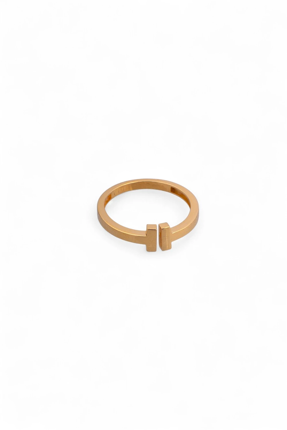 22 Ayar Altın Minimalist T Model Yüzük: Yüksek Ayar Zarafeti ve Modern Tasarım 2,00 GR Ürün Kodu: YZ08614