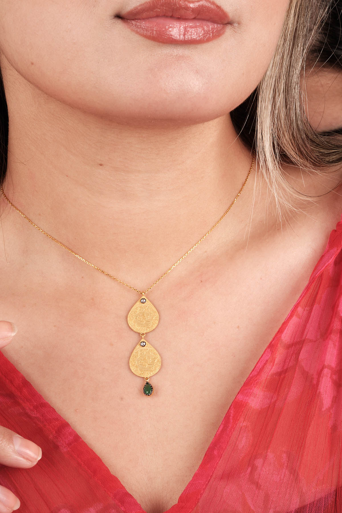 14 Ayar Altın İşlemeli Damla Kolye – Zarif ve Şık Tasarım 4,75 GR Ürün Kodu: KLP0738