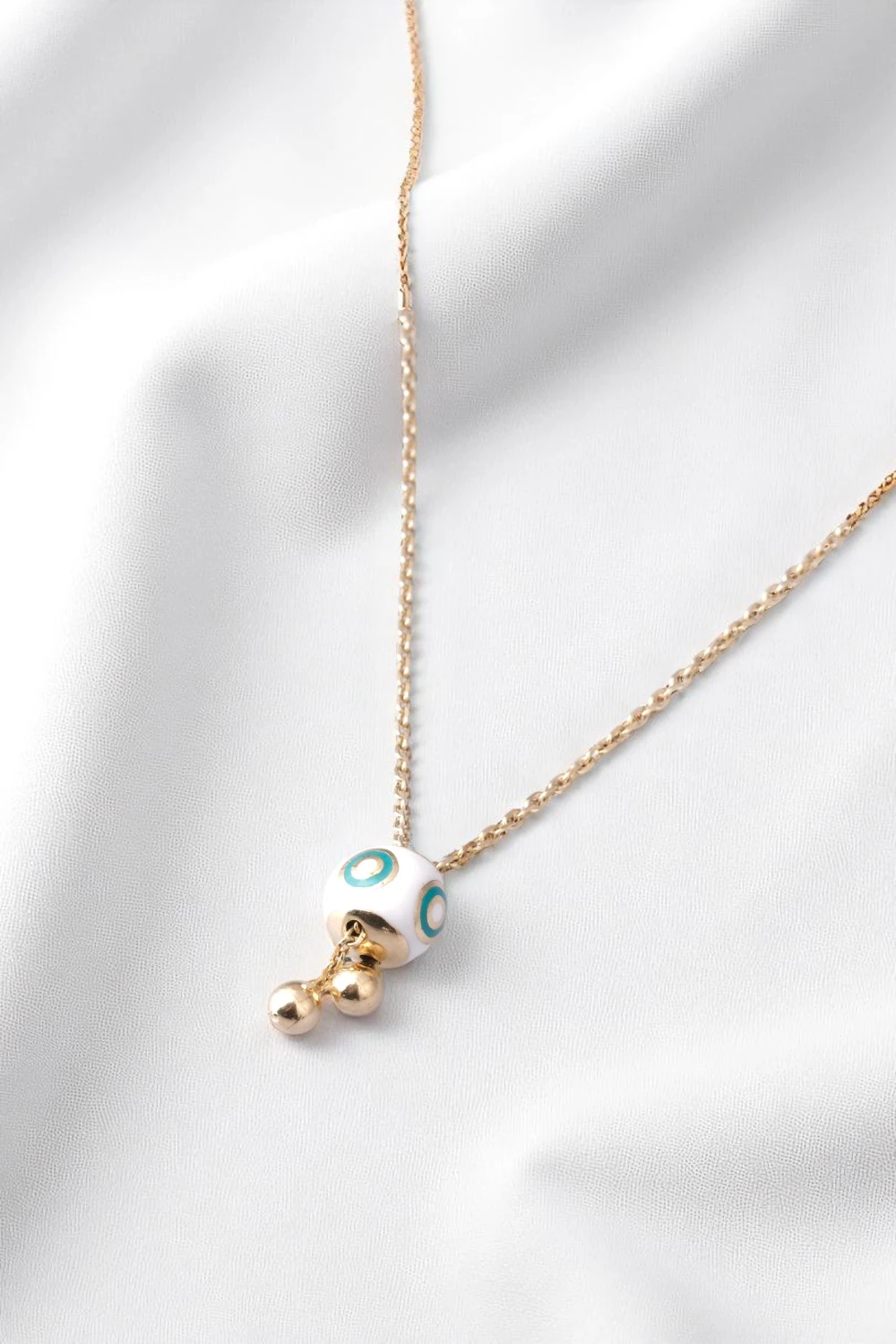 Modern Tılsımın Zarafeti: Mineli Nazar Boncuklu ve Altın Toplu Altın Kolye 5,50 GR Ürün Kodu: KLY2925