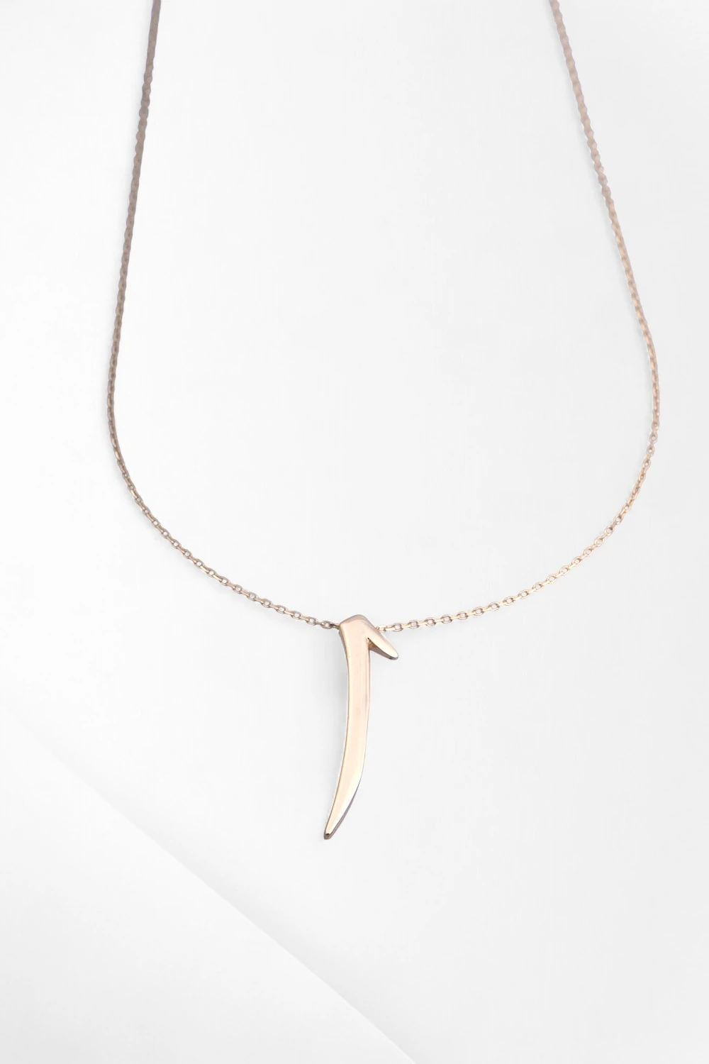 14 Ayar Altın Minimalist Elif Kolye: Zarafetin ve Maneviyatın Modern Yorumu 1,66 GR Ürün Kodu: KLY5454