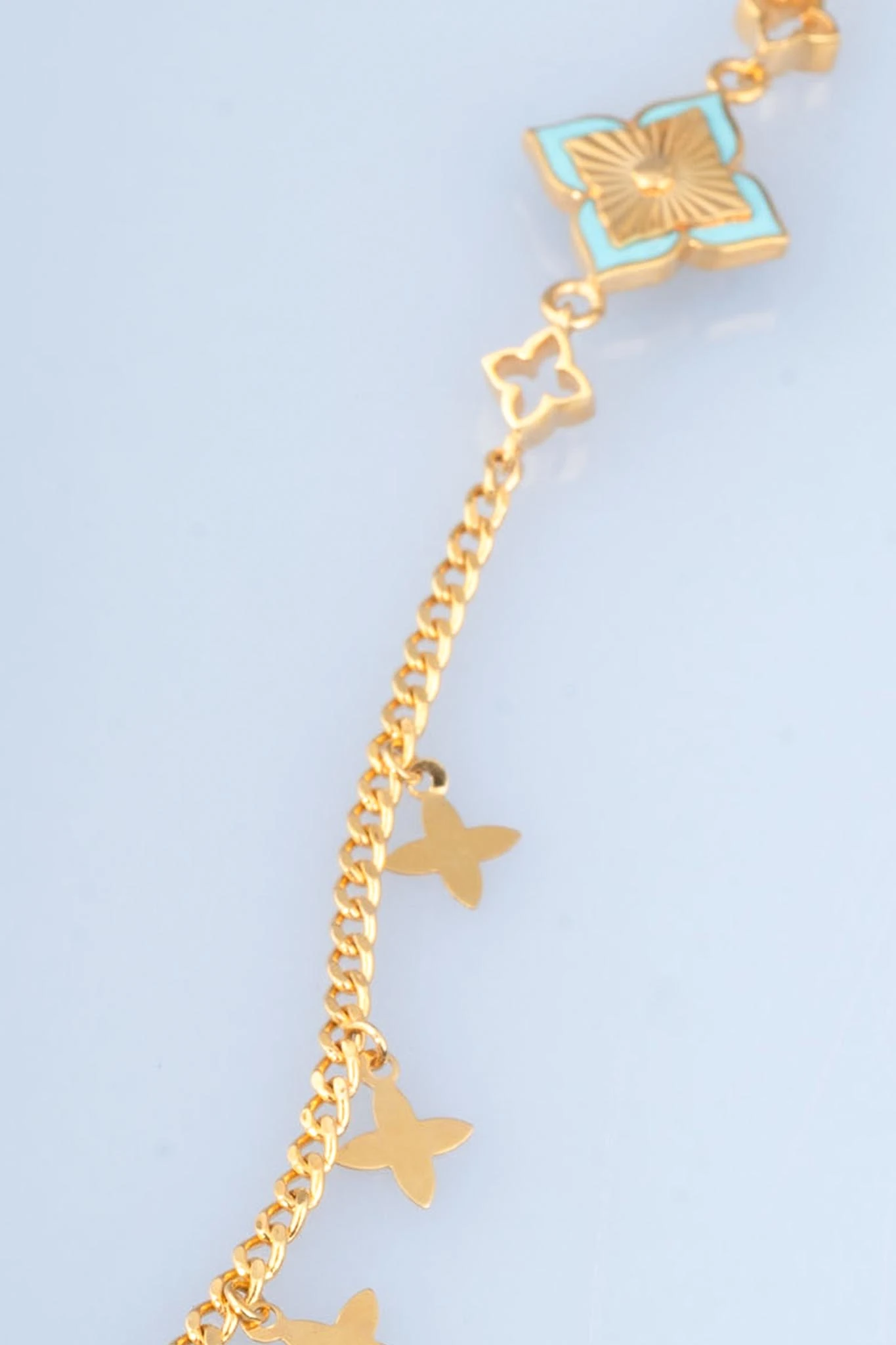 Bohem Şıklık: 22 Ayar Altın Turkuaz Mineli Figürlü Kolye 9,01 GR Ürün Kodu: KLY4841