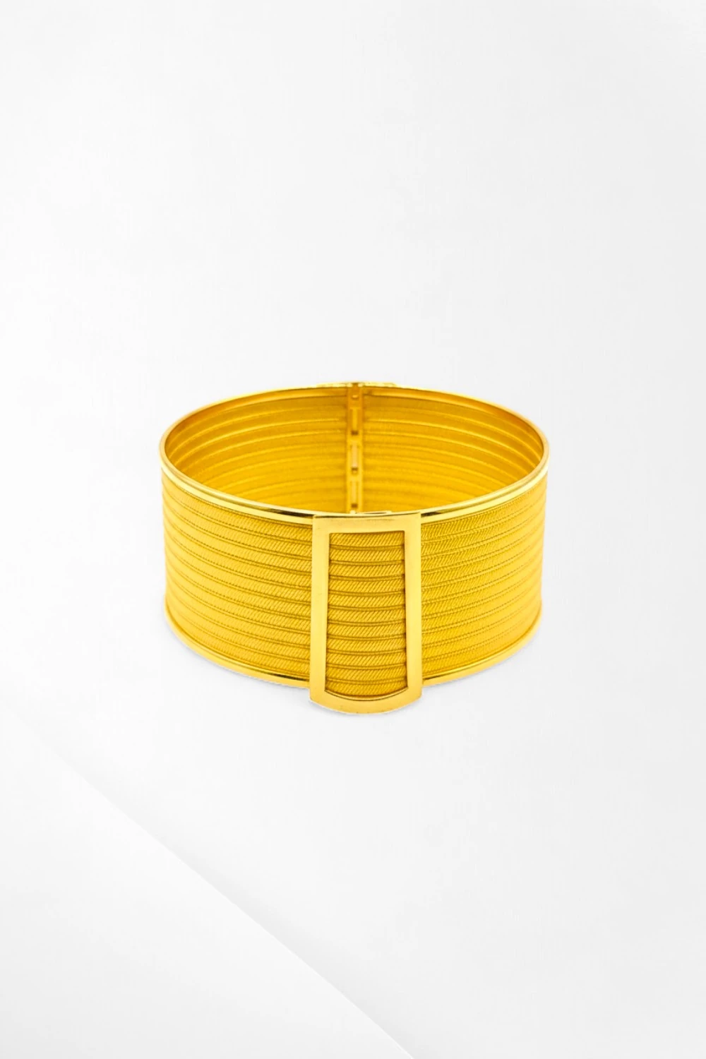 El İşçiliğinin İhtişamı: 22 Ayar Altın 41,32 Gram Trabzon Hasırı Kelepçe Ürün Kodu: KLP2120