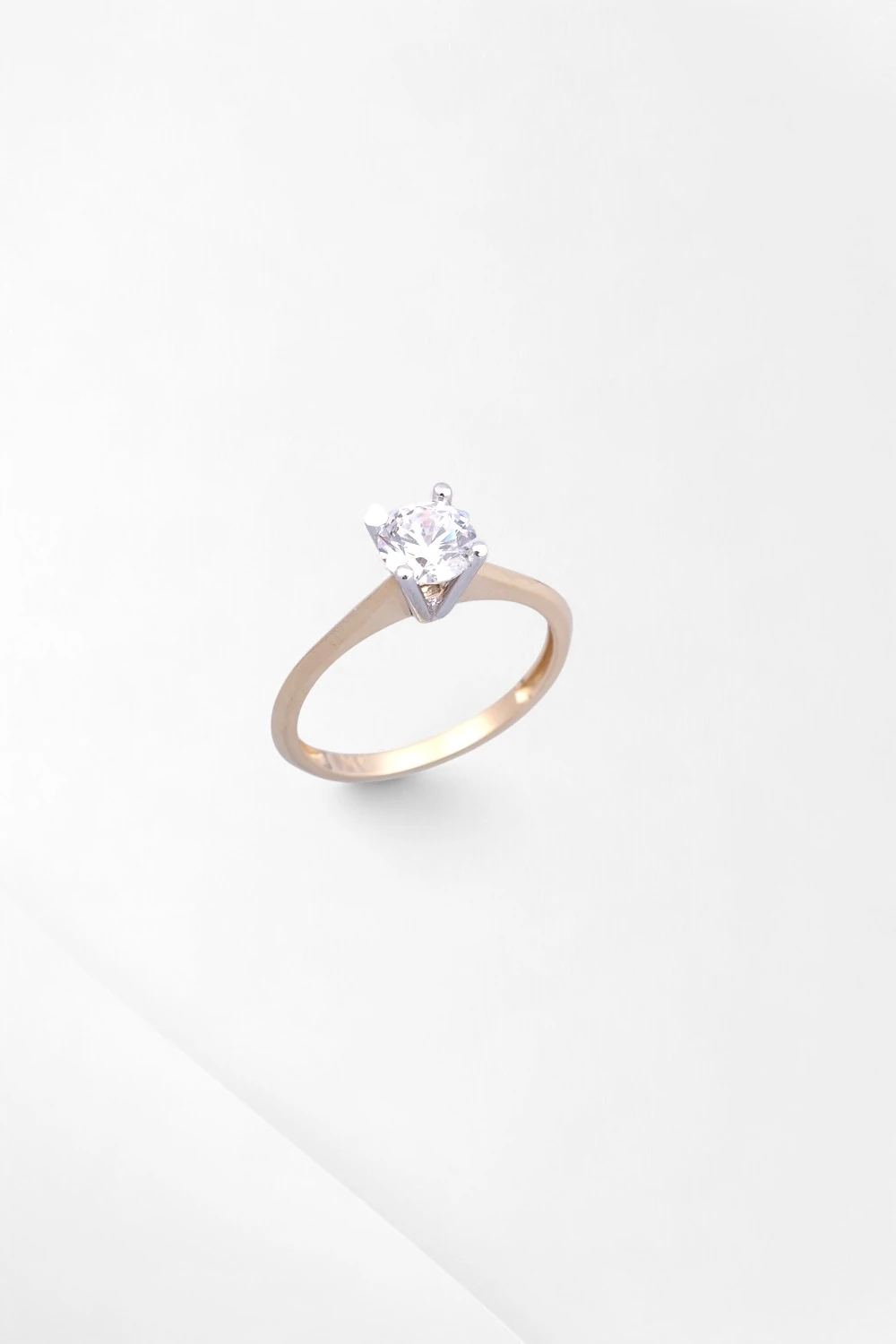 Aşkın Klasik Simgesi: 14 Ayar Çift Renkli Zirkon Tektaş Yüzük 2,17 GR Ürün Kodu: YZ05527