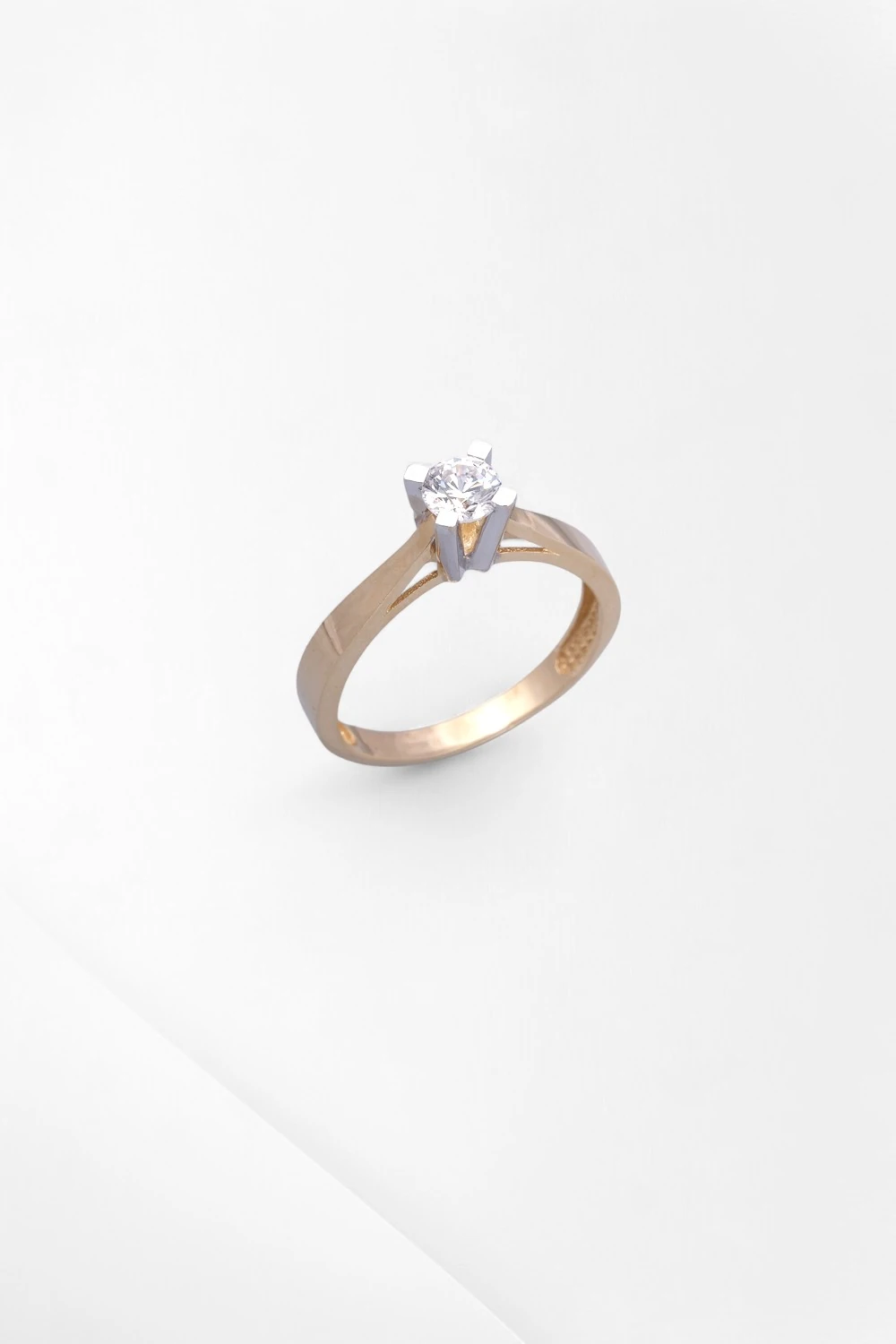 Asil Duruş: 14 Ayar Çift Renkli Klasik Tektaş Yüzük 2,94 GR Ürün Kodu: YZ06957