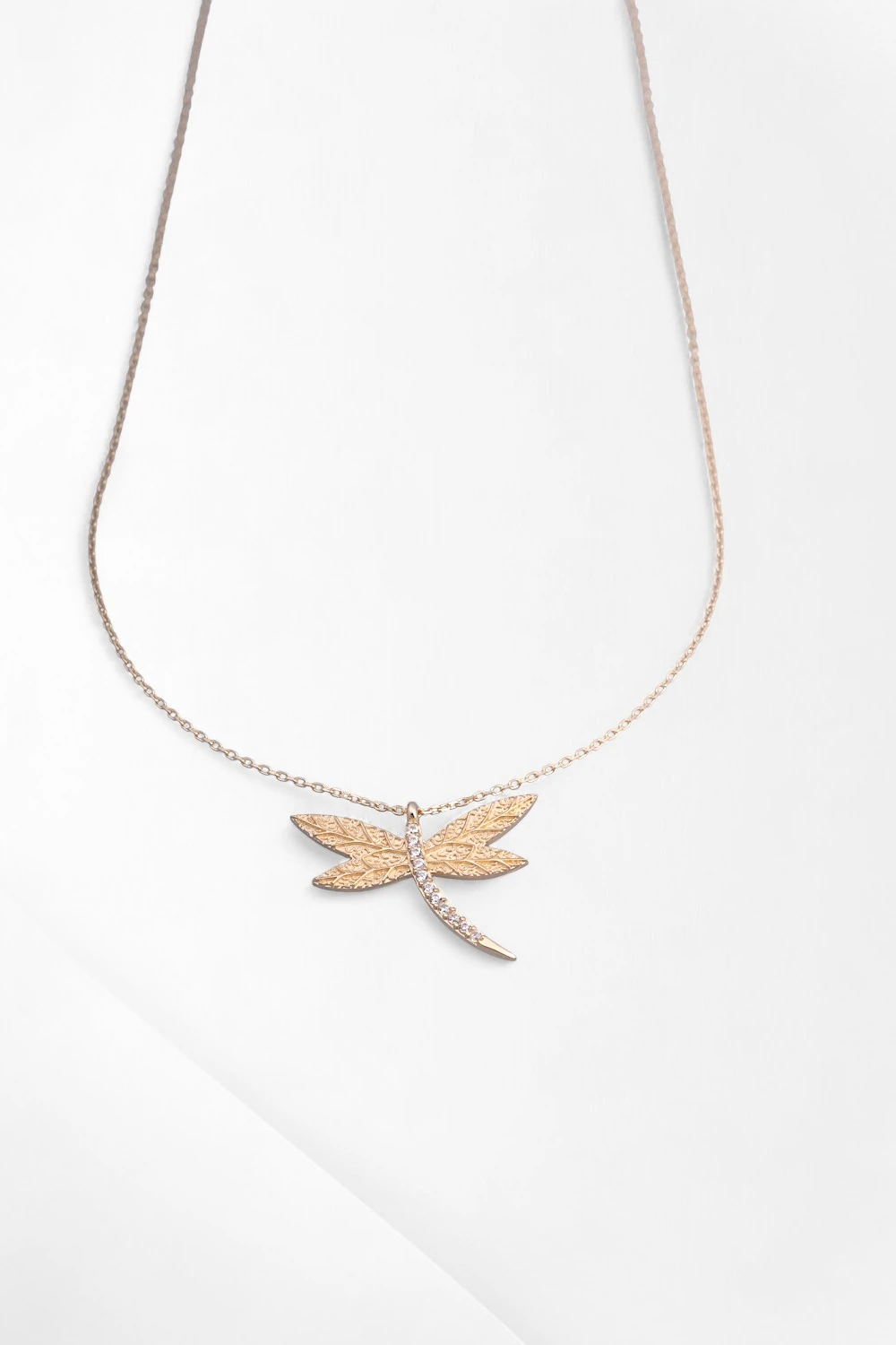 14 Ayar Altın Işıltılı Yusufçuk Kolye: Detaylı Zanaatkarlık ve Göz Alıcı Parlaklık 2,23 GR Ürün Kodu: KLY5460