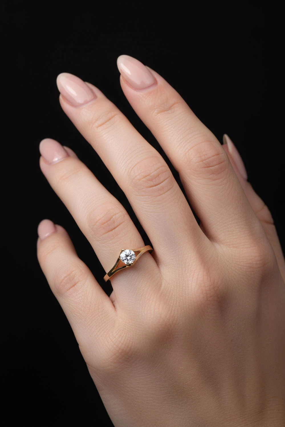 Modern Çizgiler, Sonsuz Işıltı: 14 Ayar Zirkon Tektaş Yüzük 2,26 GR Ürün Kodu: YZ00533