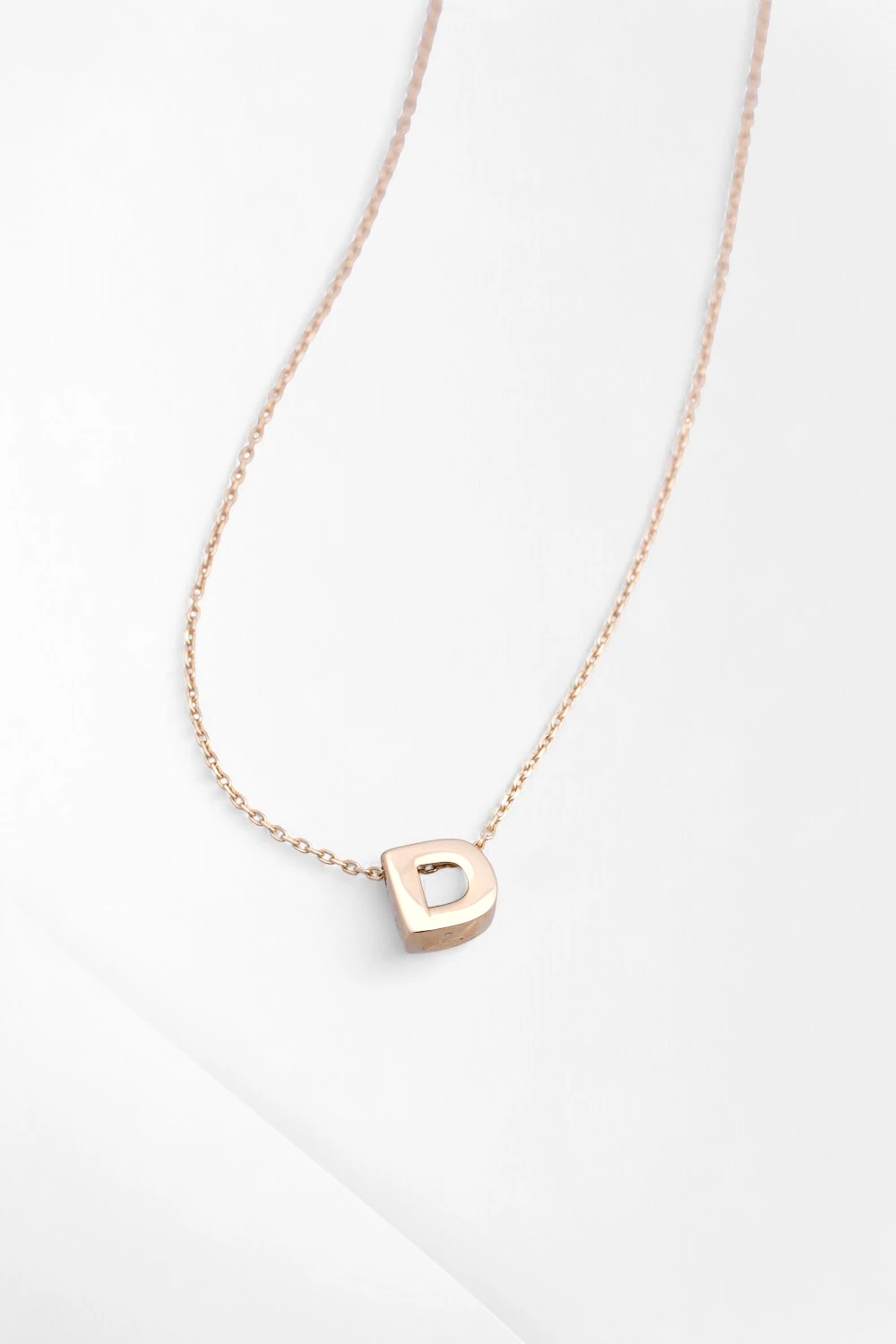 14 Ayar Altın D Harf Kolye: İsminizin Baş Harfiyle Gelen Narin Zarafet 1,36 GR Ürün Kodu: KLY5473