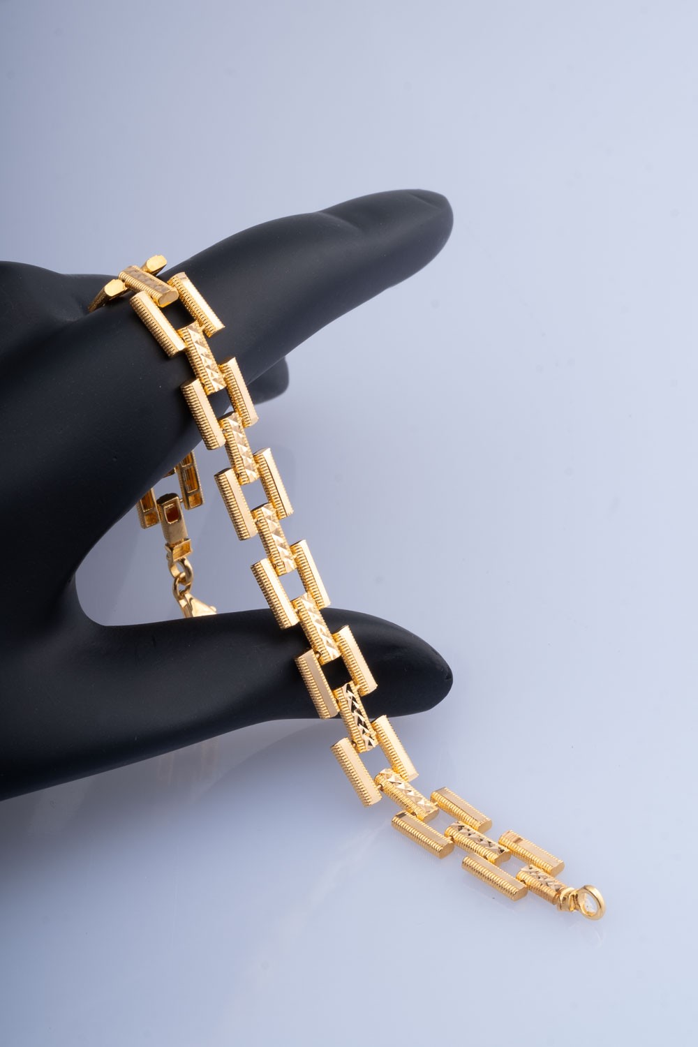 22 Ayar Altın Geometrik Tasarım Bileklik | Modern Şıklık 13,95 GR Ürün Kodu: KNY5836