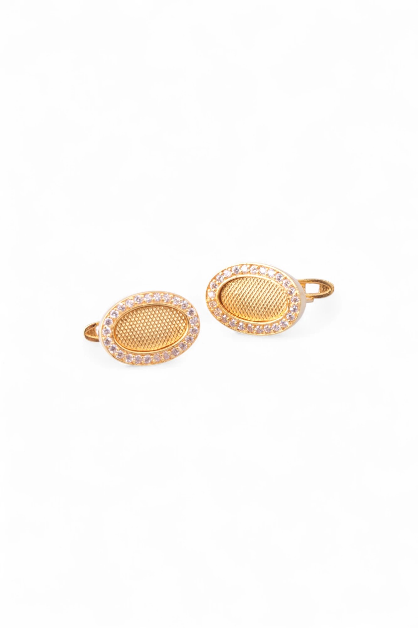 Zirkon Taşlı Çerçeveli ve Kalem İşçilikli Oval Model İhtişamlı 22 Ayar Altın Küpe 7,09 GR Ürün Kodu: KP06532
