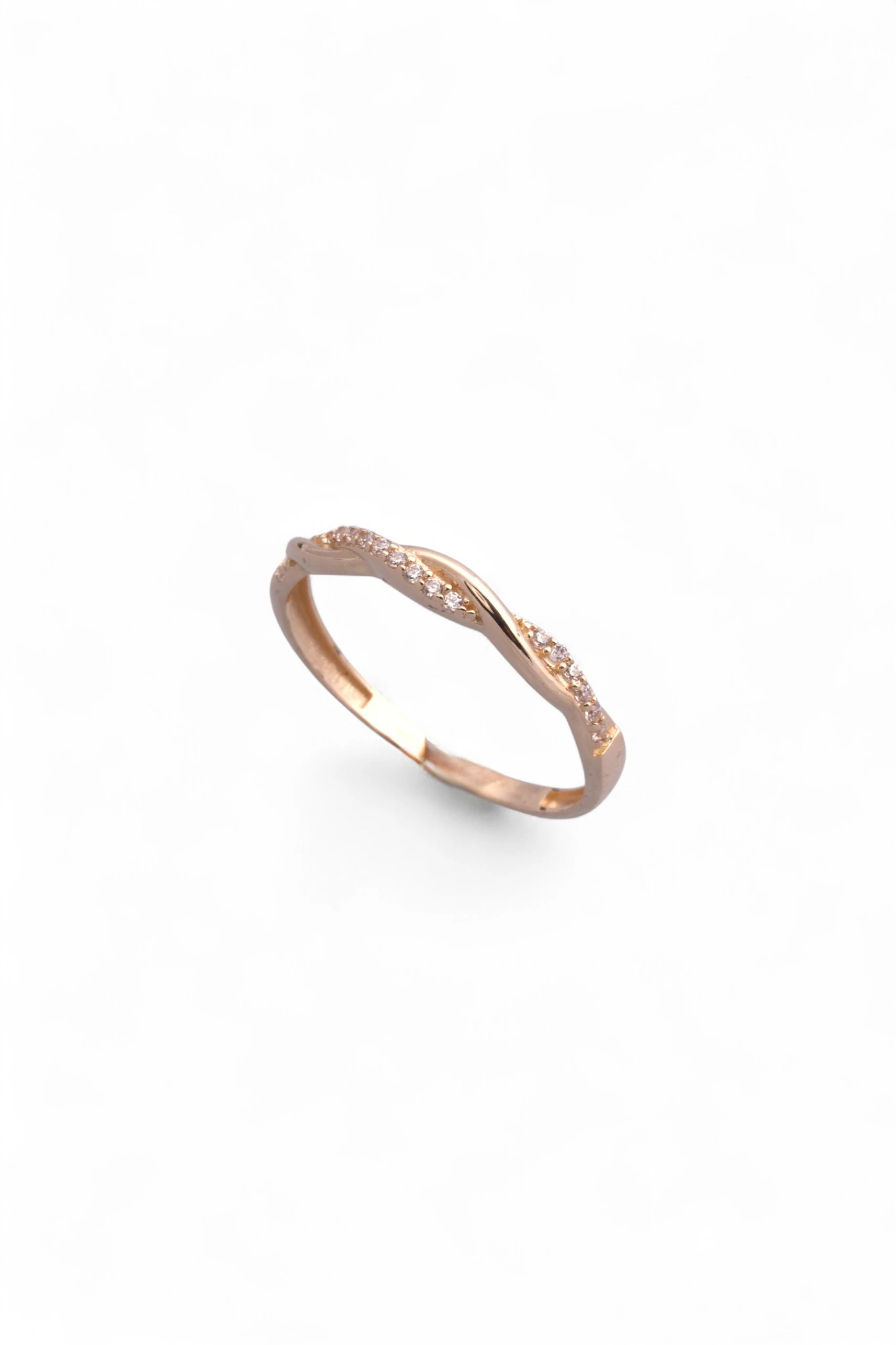 Işıltılı Sarmal Zarafet: Çilek Konsept 14 Ayar Rose Altın Taşlı Burgu Yüzük 15 Ölçü 1,12 GR Ürün Kodu: YZ08650