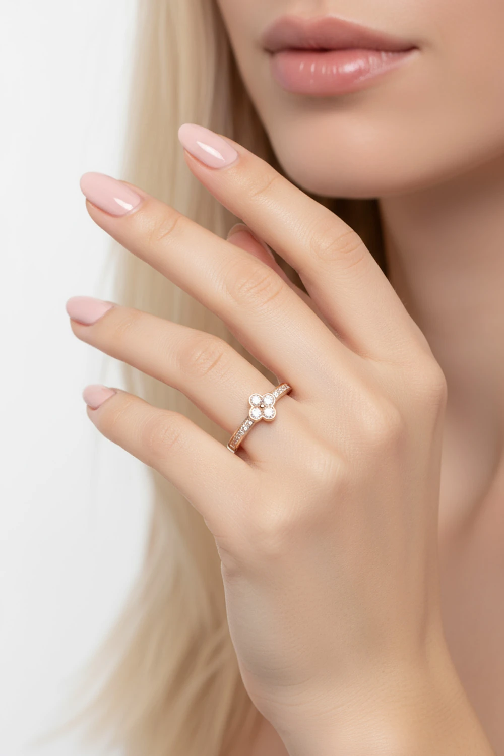 14 Ayar Altın Taşlı Dört Yapraklı Yonca Yüzük: Şansın Işıltısını Parmağınızda Taşıyın 4,61 GR Ürün Kodu: YZ08621