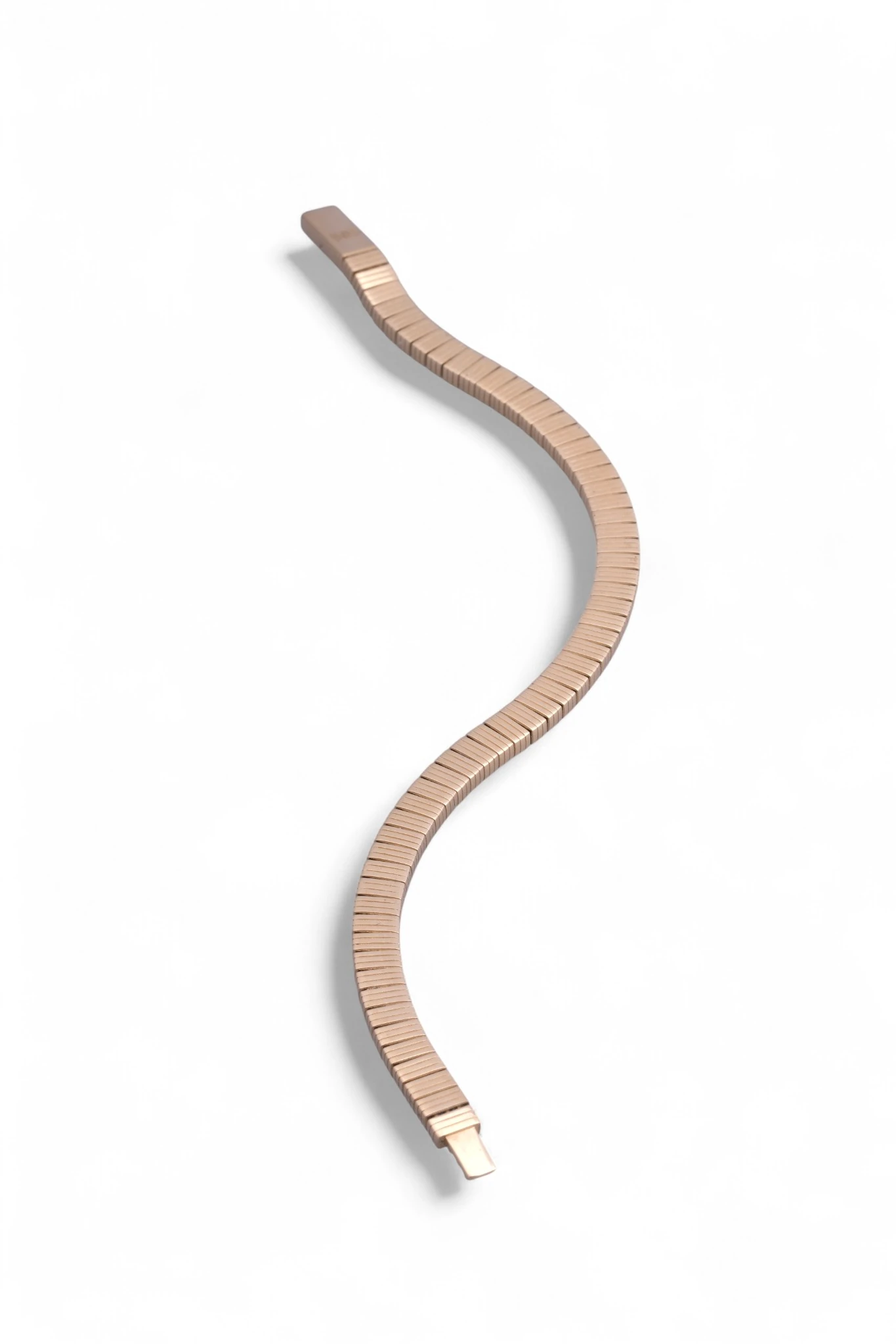 Minimalist Lüks: 14 Ayar Altın Modern Geometrik Baklalı Bileklik 17 CM 10,54 GR Ürün Kodu: KNY6209