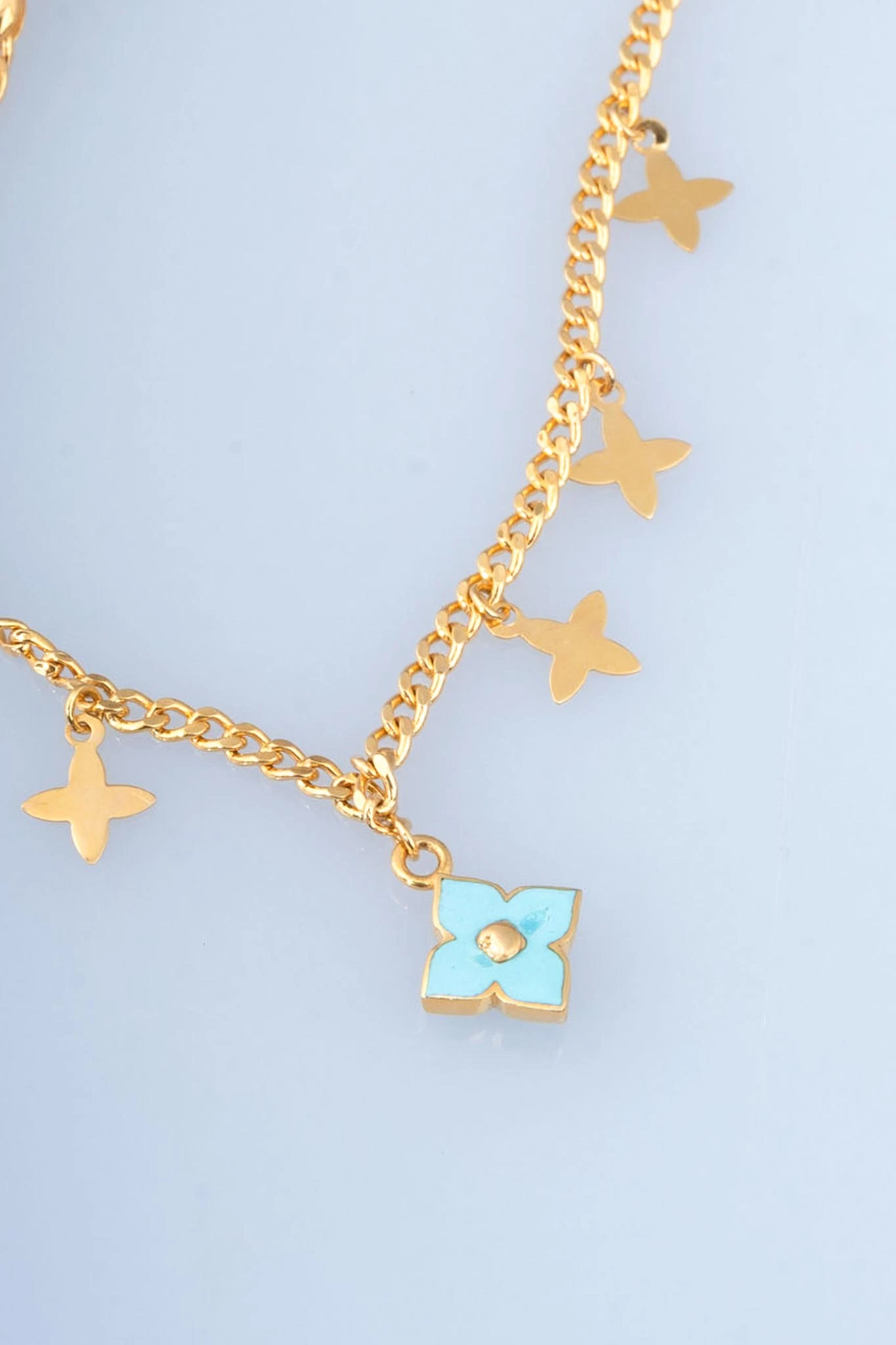 Bohem Şıklık: 22 Ayar Altın Turkuaz Mineli Figürlü Kolye 9,01 GR Ürün Kodu: KLY4841