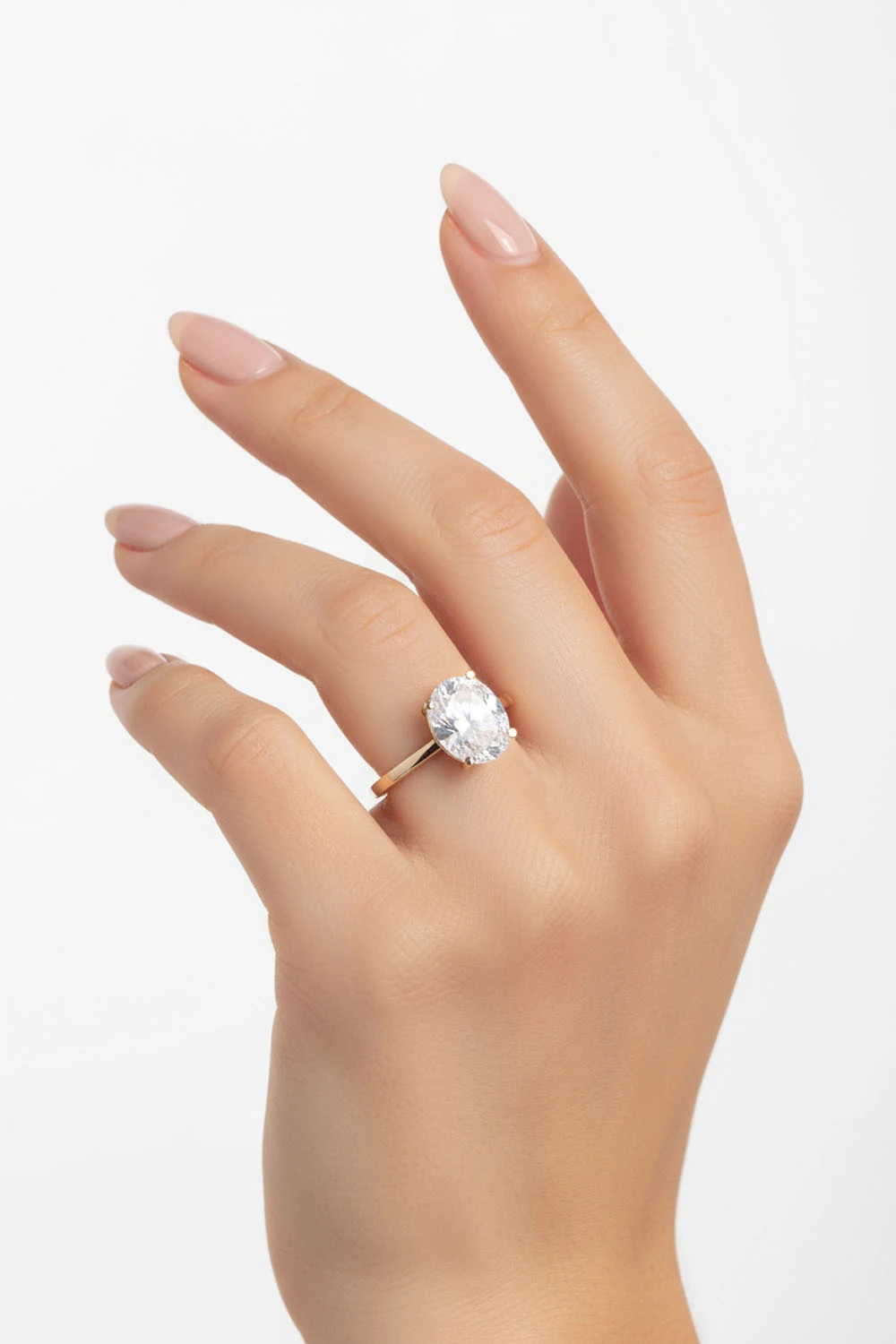 Zarafetin Oval Dokunuşu: 14 Ayar Altın Oval Kesim Zirkon Tektaş Yüzük 2,60 GR