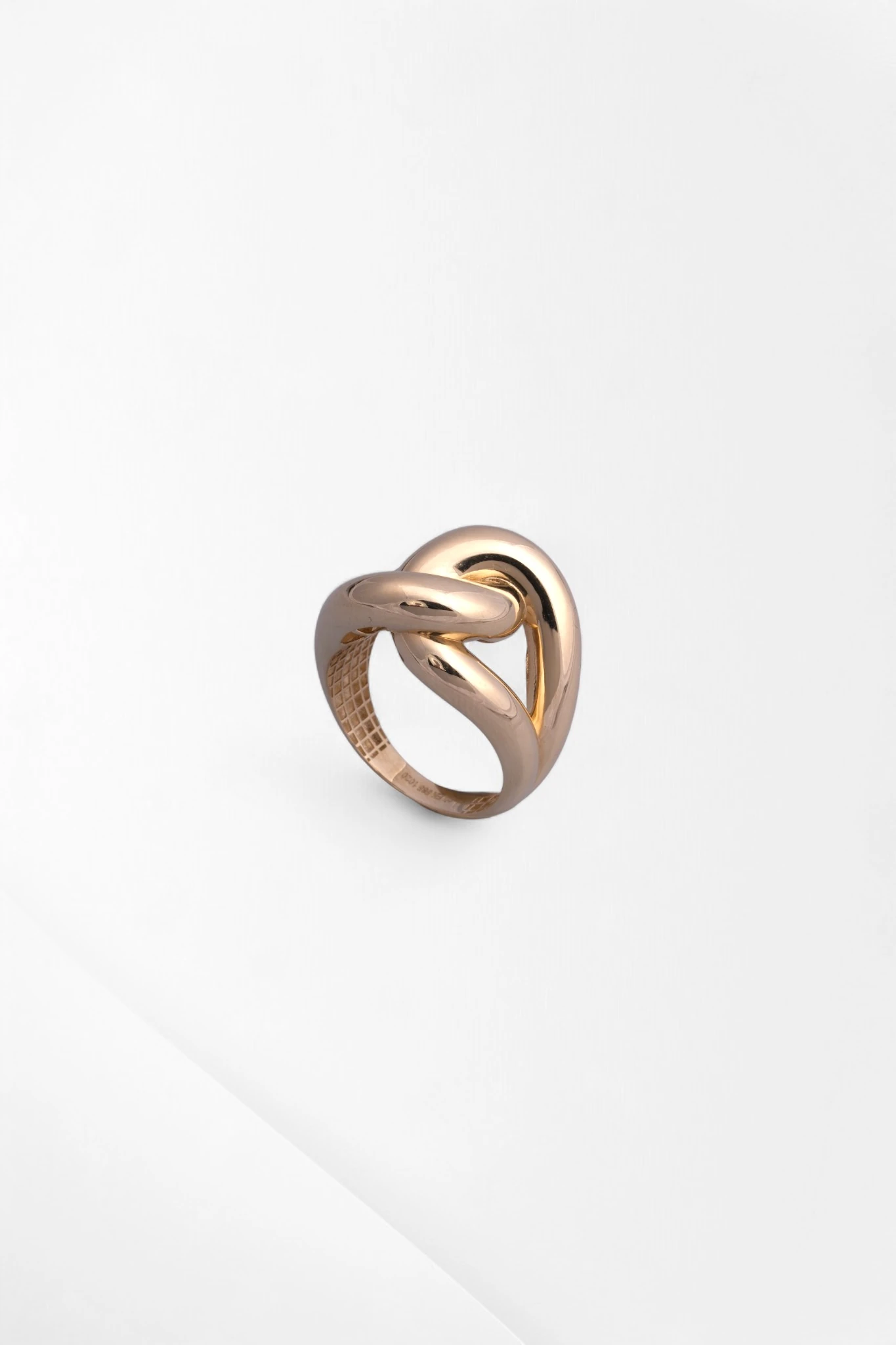 Güçlü ve Modern Tasarım: Çilek Konsept 14 Ayar Altın Hacimli Düğüm Yüzük 17 Ölçü 3,69 GR Ürün Kodu: YZ08640