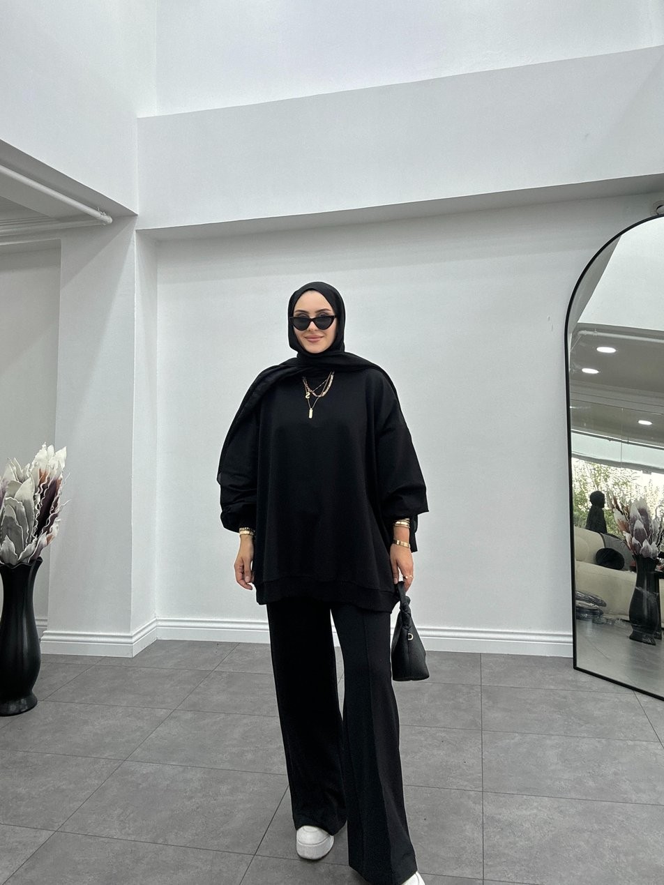 Alinda Siyah İkili Takım