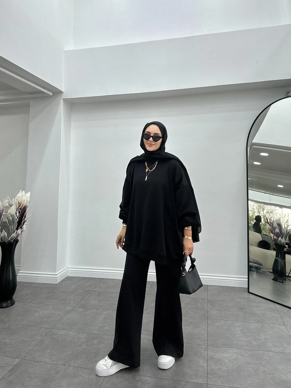 Alinda Siyah İkili Takım