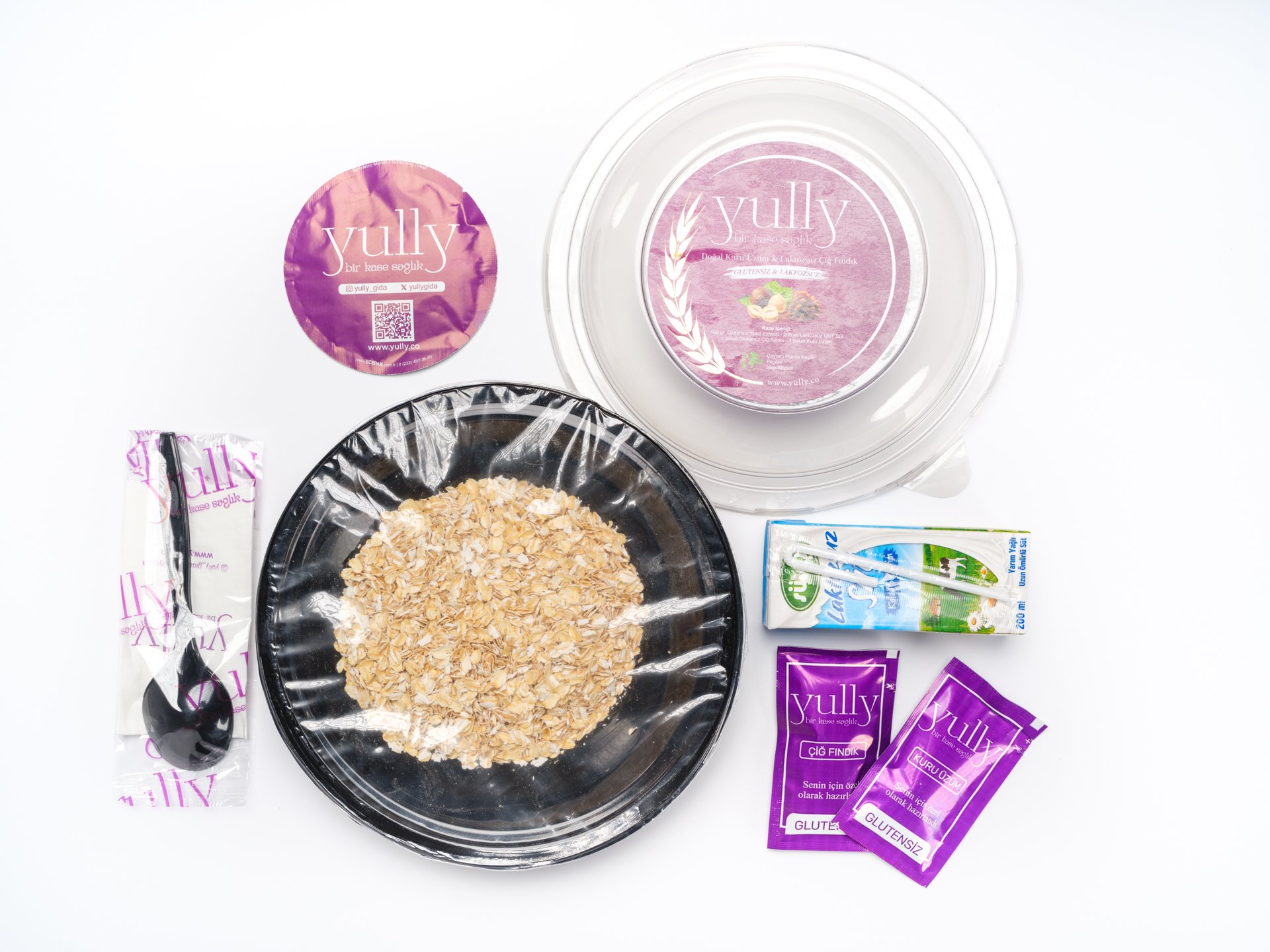 Glutensiz Yulaf Ezmesi, Çiğ Fındık, Kuru Üzüm ve Sütaş Laktozsuz 200ML Paket Süt