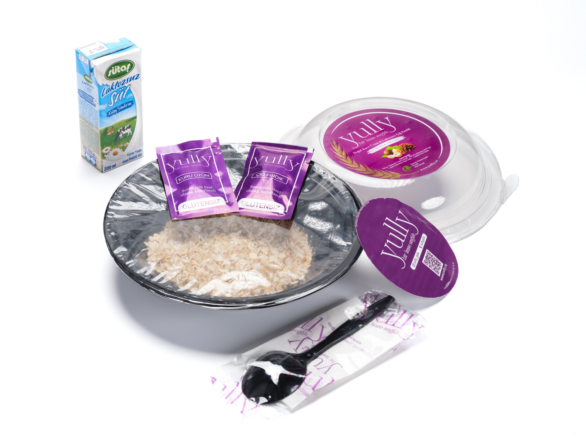 Glutensiz Yulaf Ezmesi, Çiğ Fındık, Kuru Üzüm ve Sütaş Laktozsuz 200ML Paket Süt