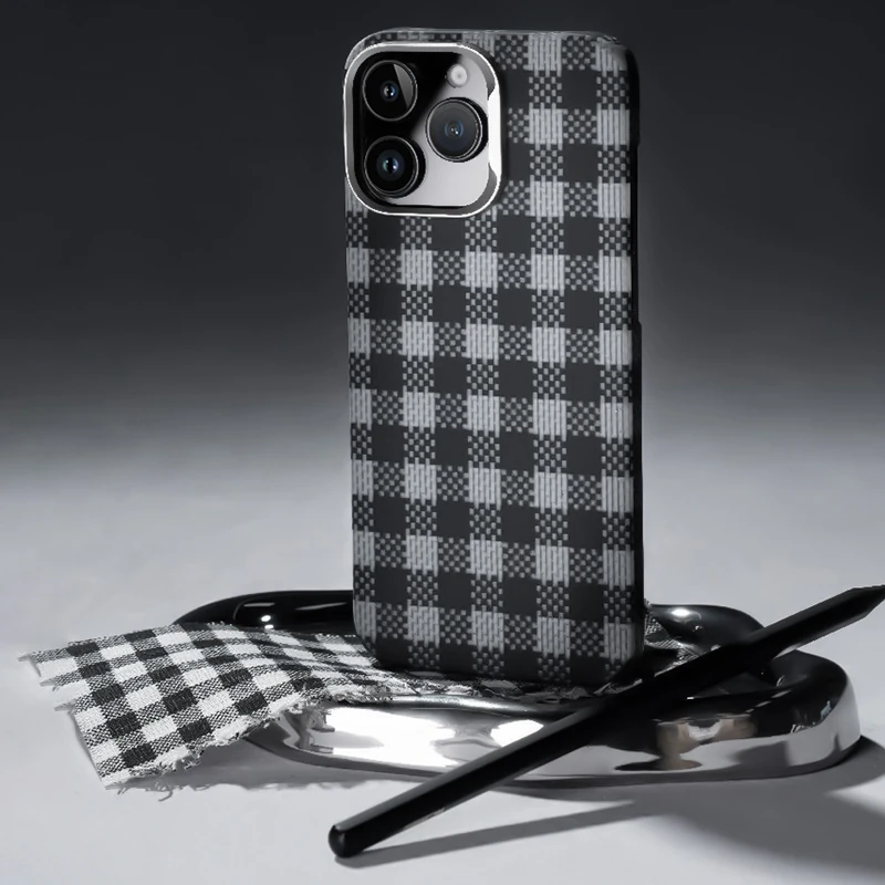 Apple iPhone 15 Pro Kılıf M-safe Şarj Özellikli Ekose Tasarımlı Benks ArmorVichy Kevlar Kapak