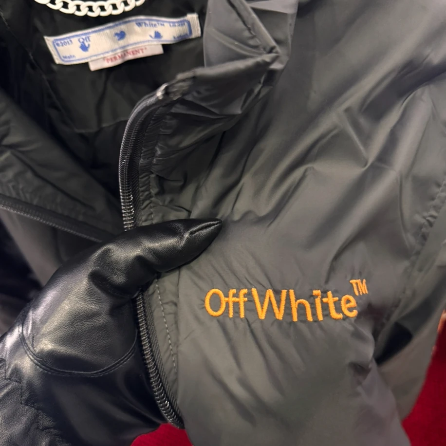 Off-White Mont