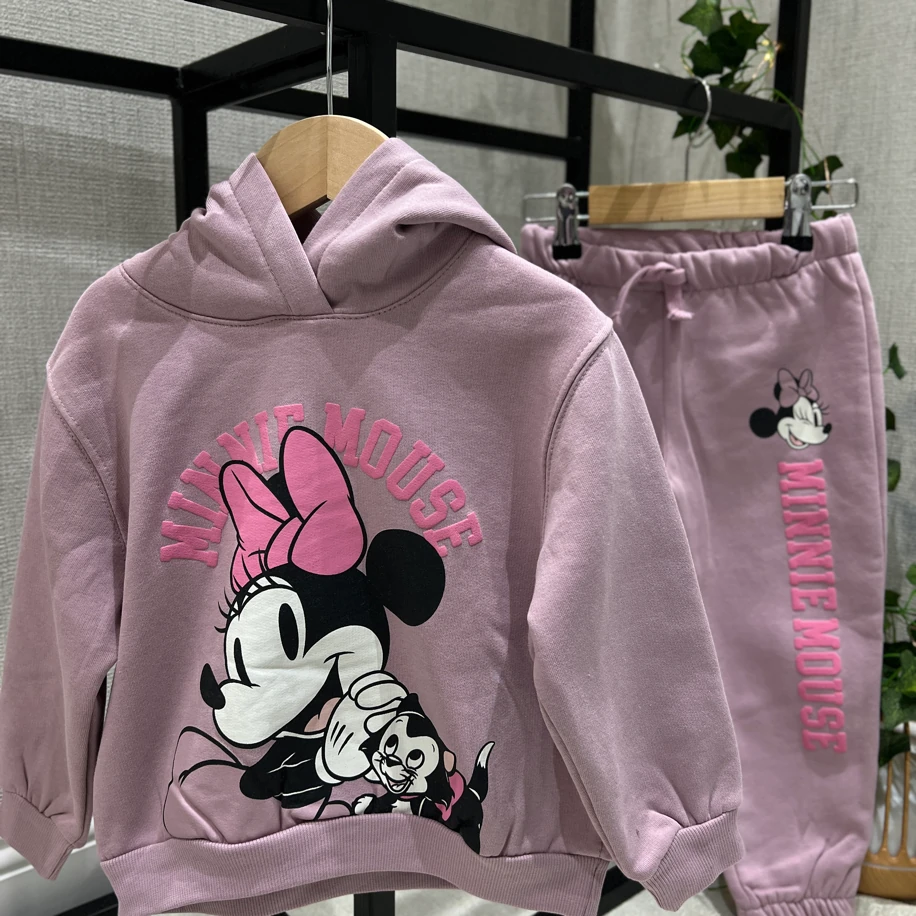 Kapşonlu eşofman takımı