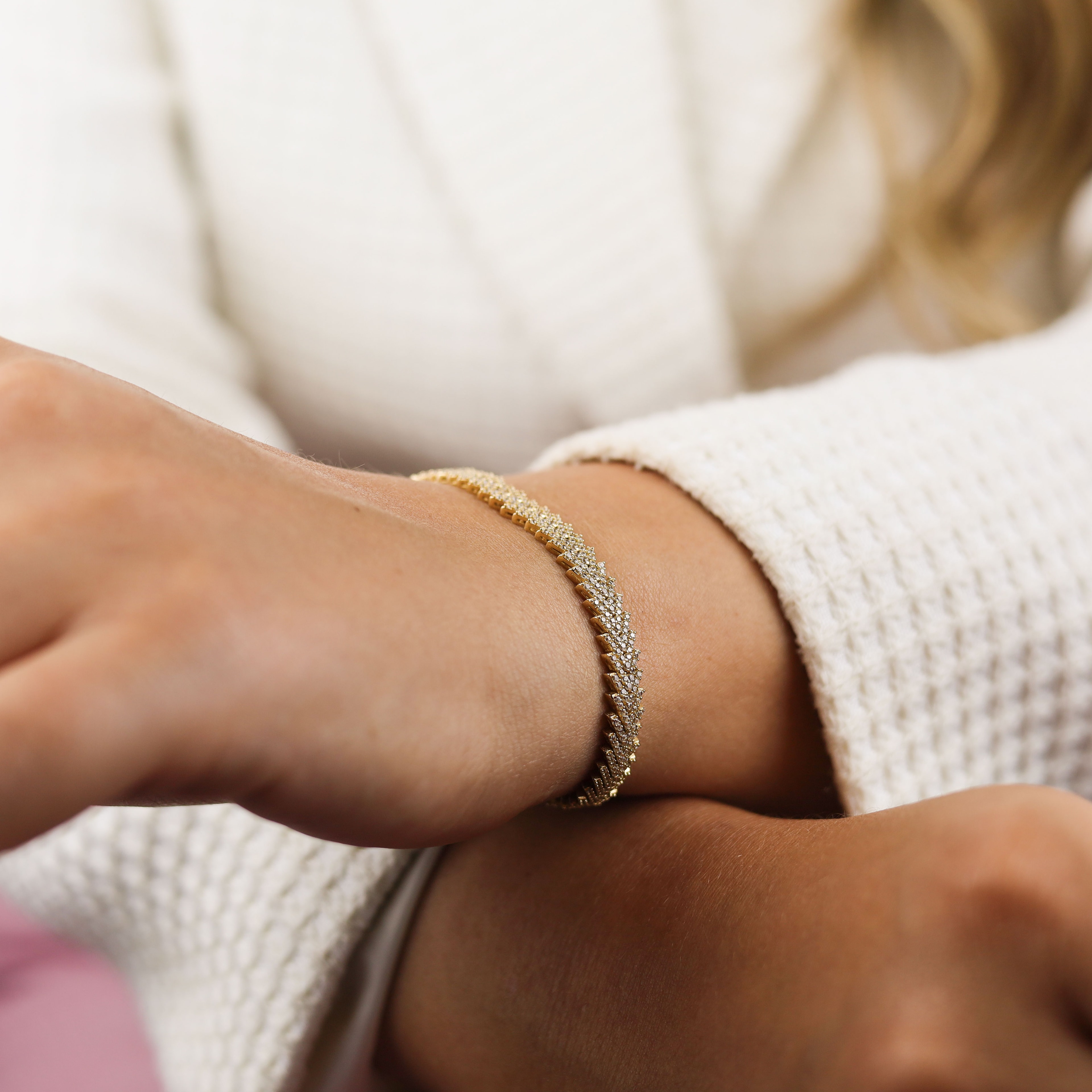 Taşlı Balık Sırtı Bileklik