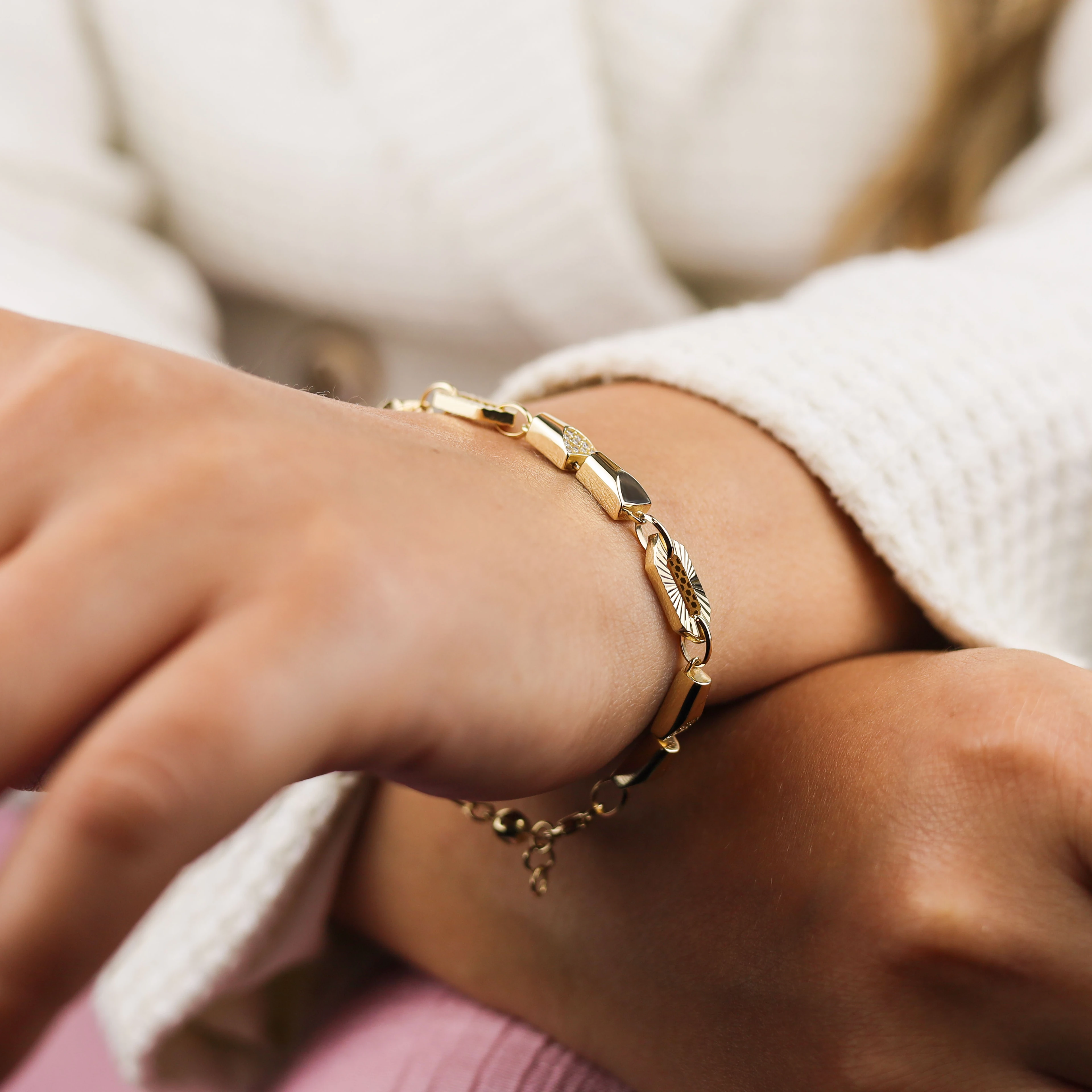 Taşlı Koni Bileklik