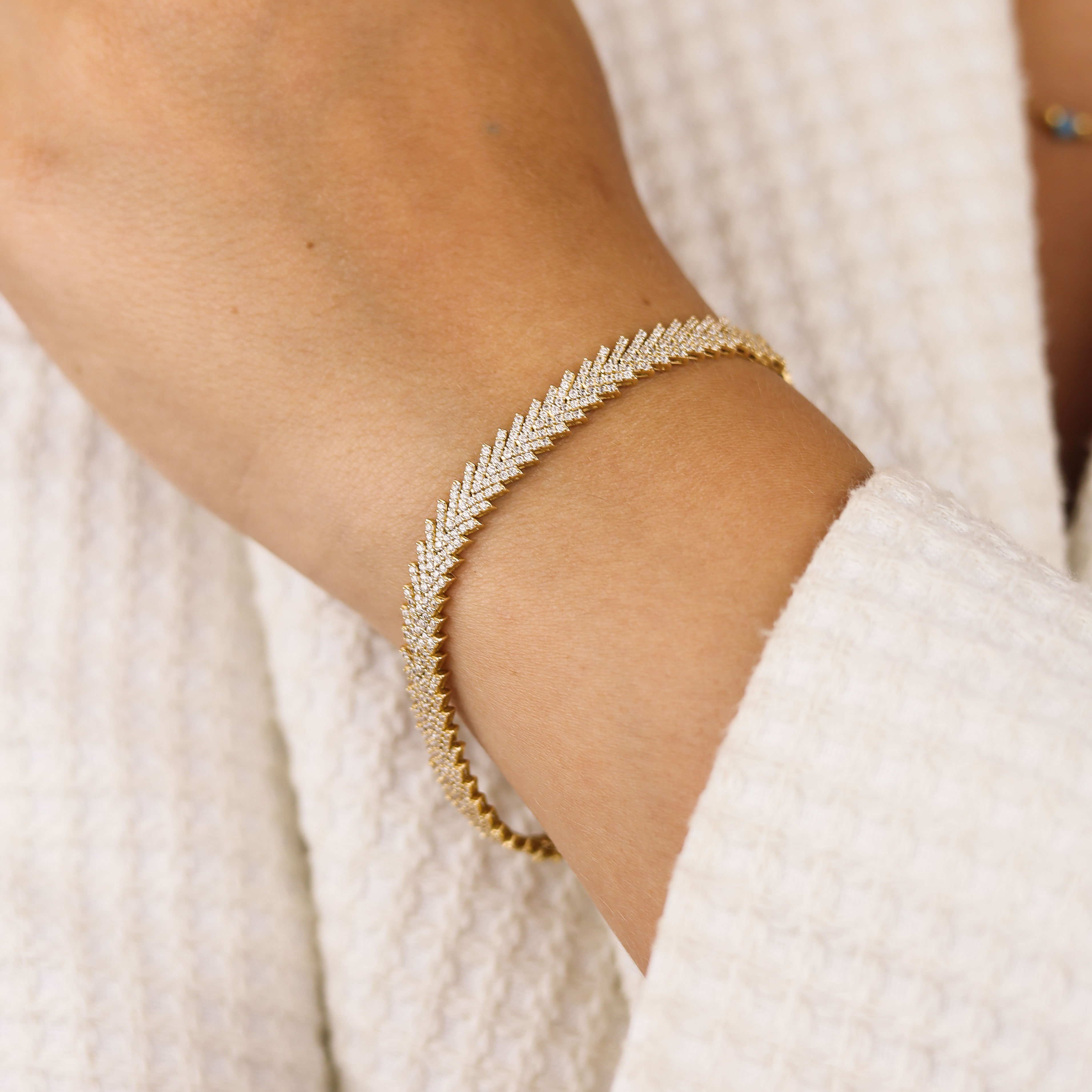 Taşlı Balık Sırtı Bileklik