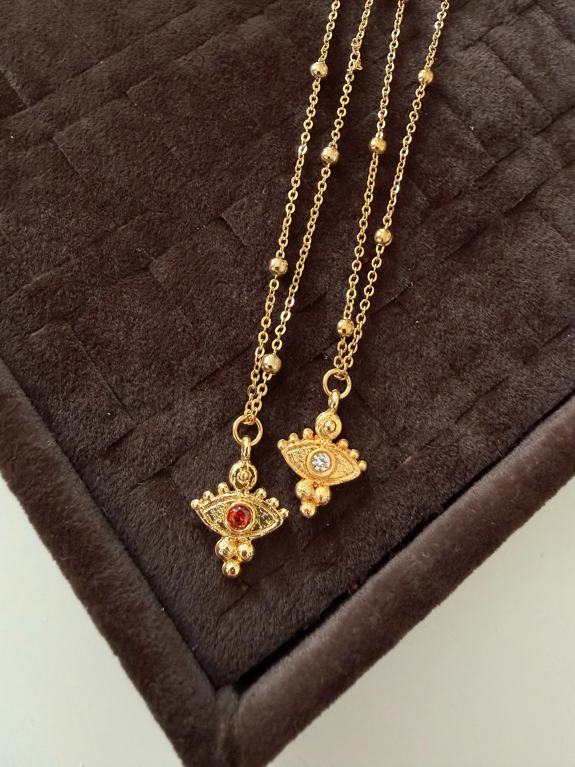 Topçuk zincirli vintage göz kolye