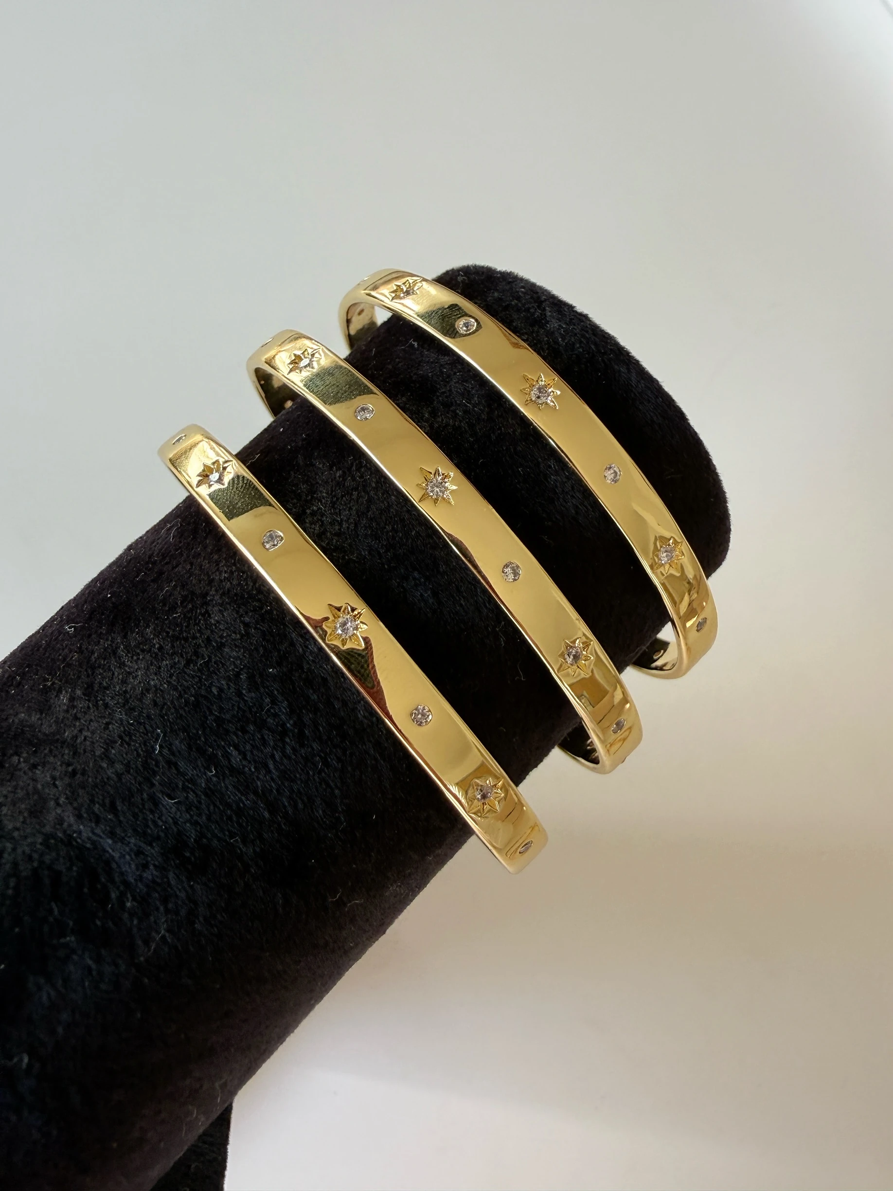 Altın kaplama kutup yıldızı motifli kelepçe