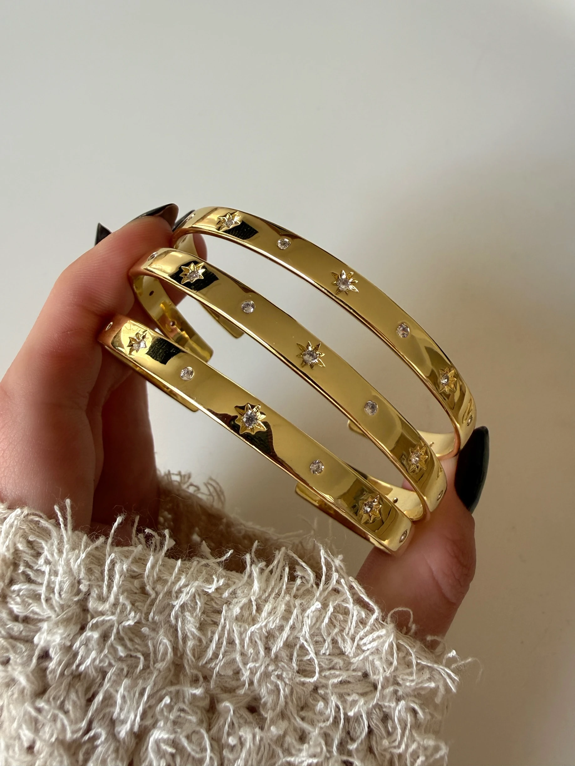 Altın kaplama kutup yıldızı motifli kelepçe