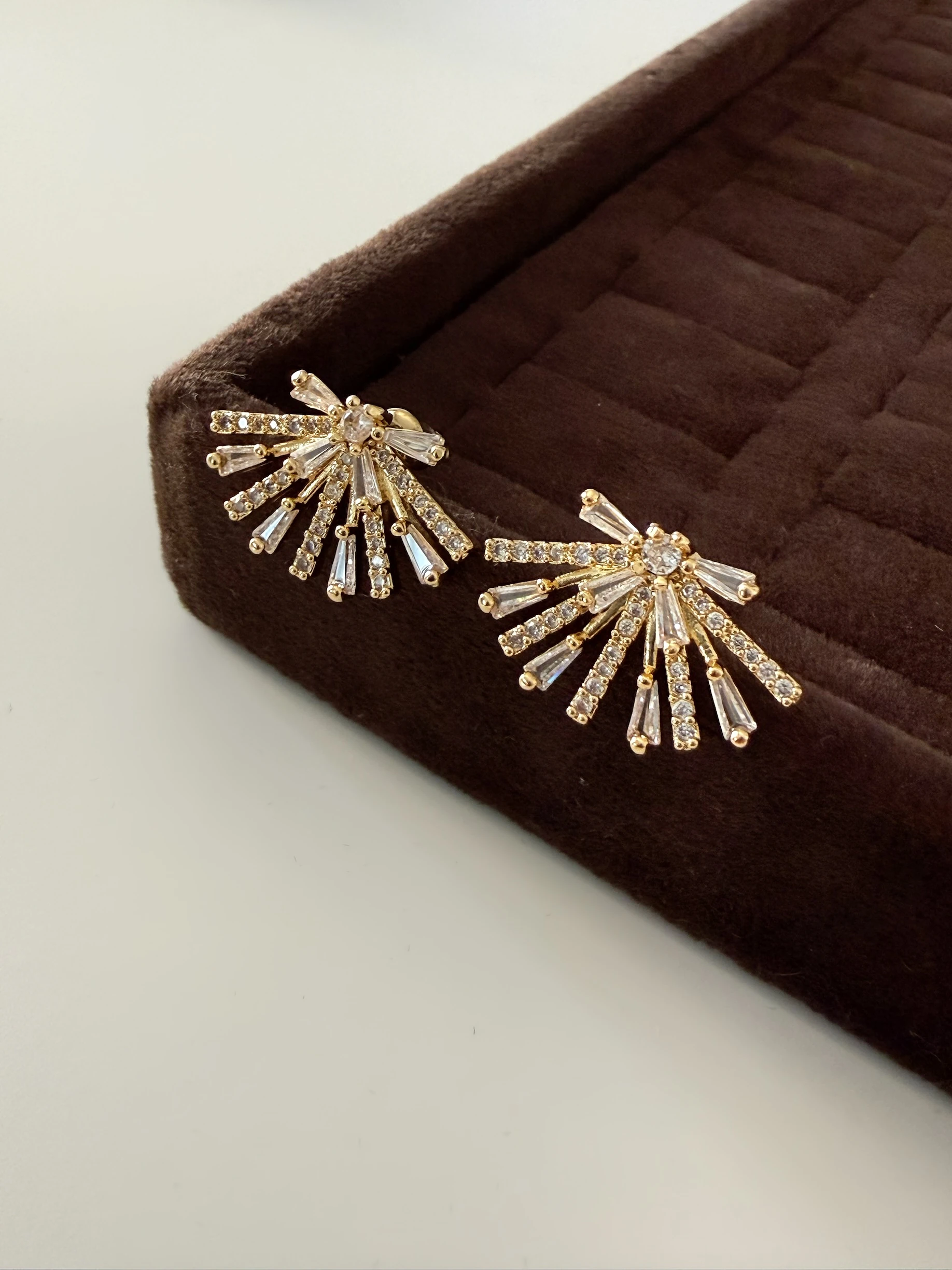 Baget taşlı yelpaze küpe