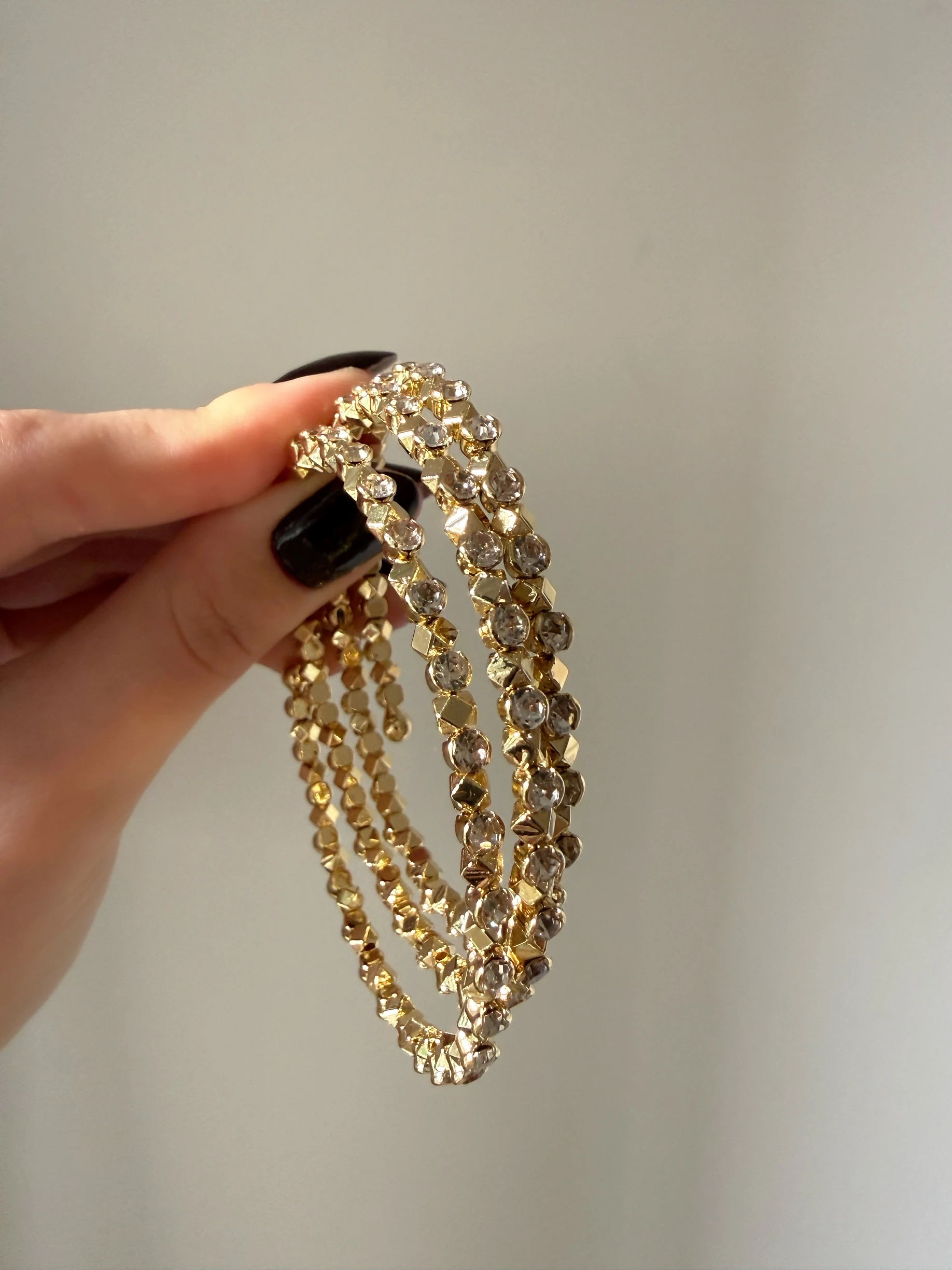 Üçlü birleşik kristal taş kelepçe