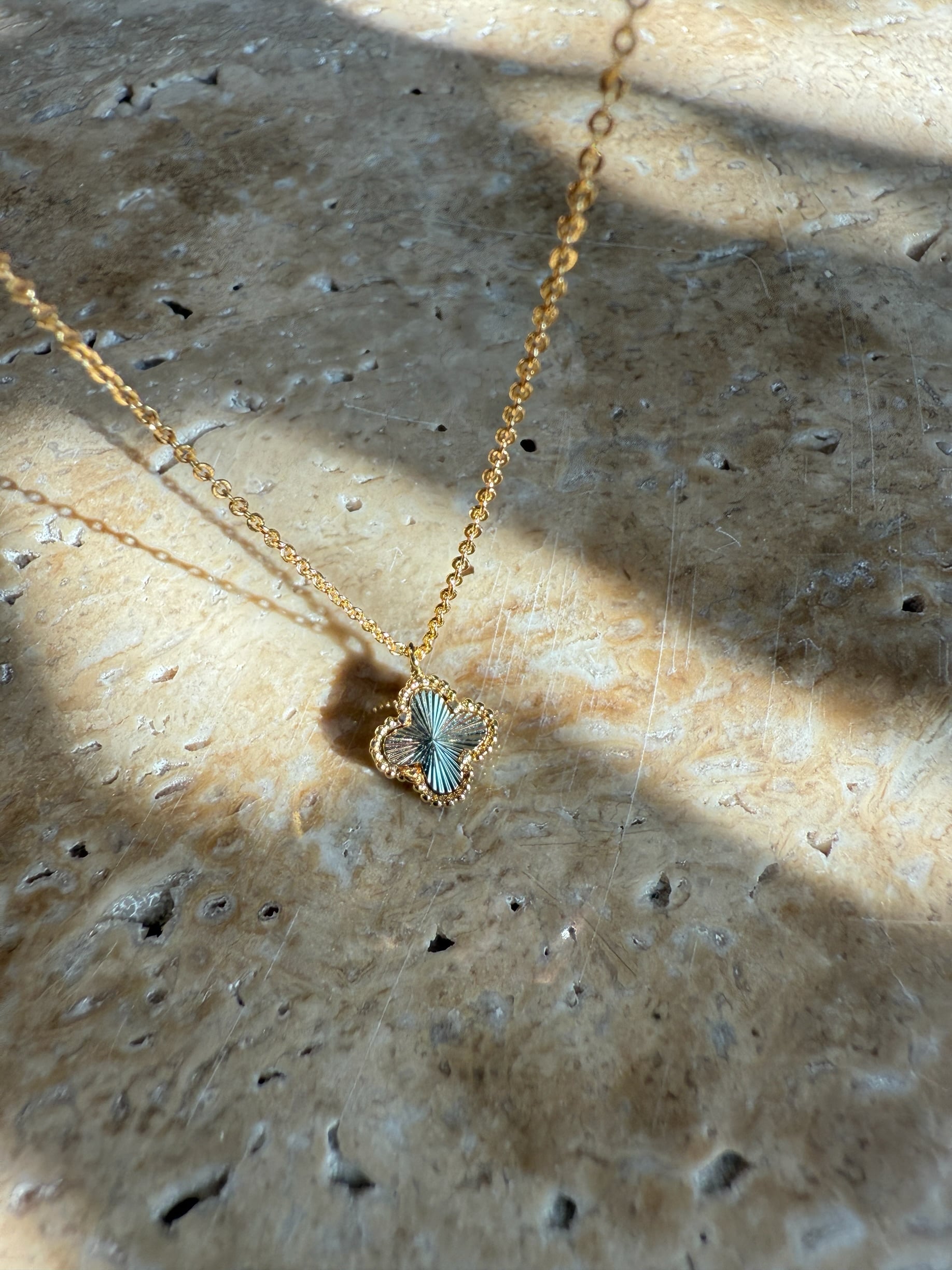 14k gold yonca kolye