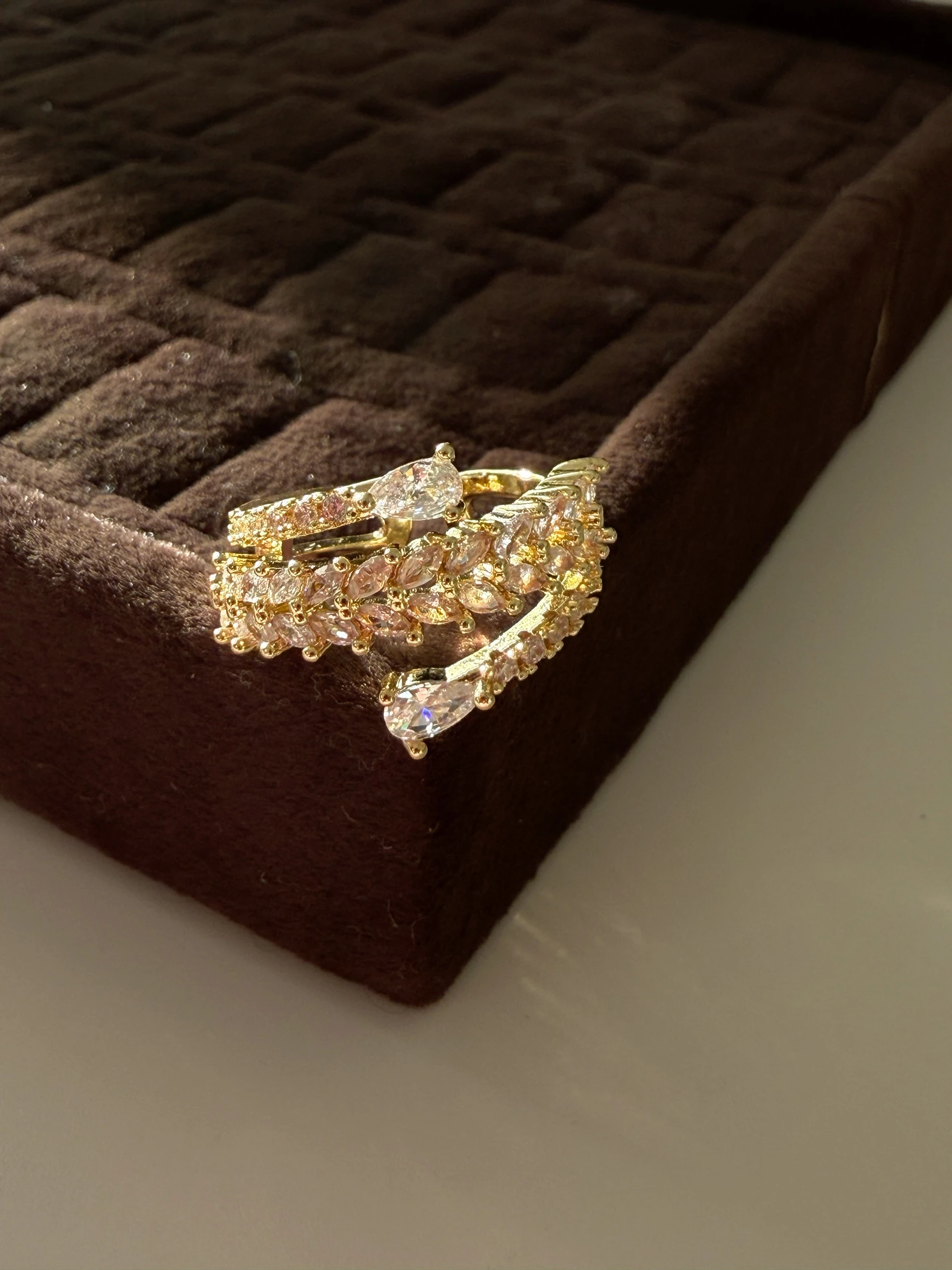 Damla taş sarmal yüzük