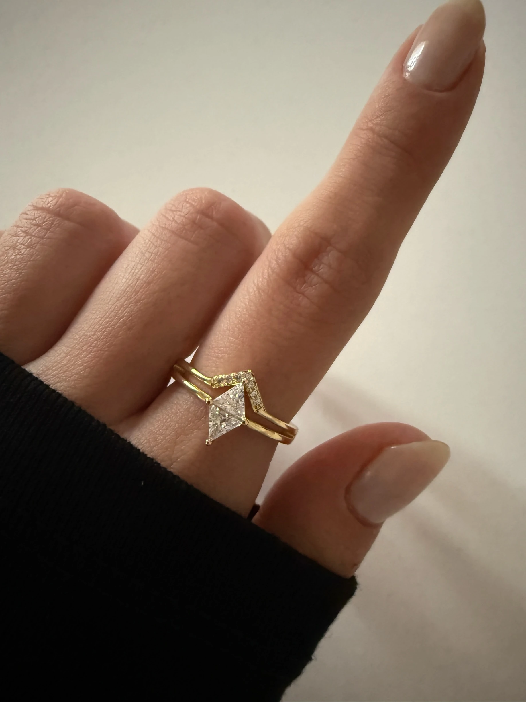 Kristal taş yüzük