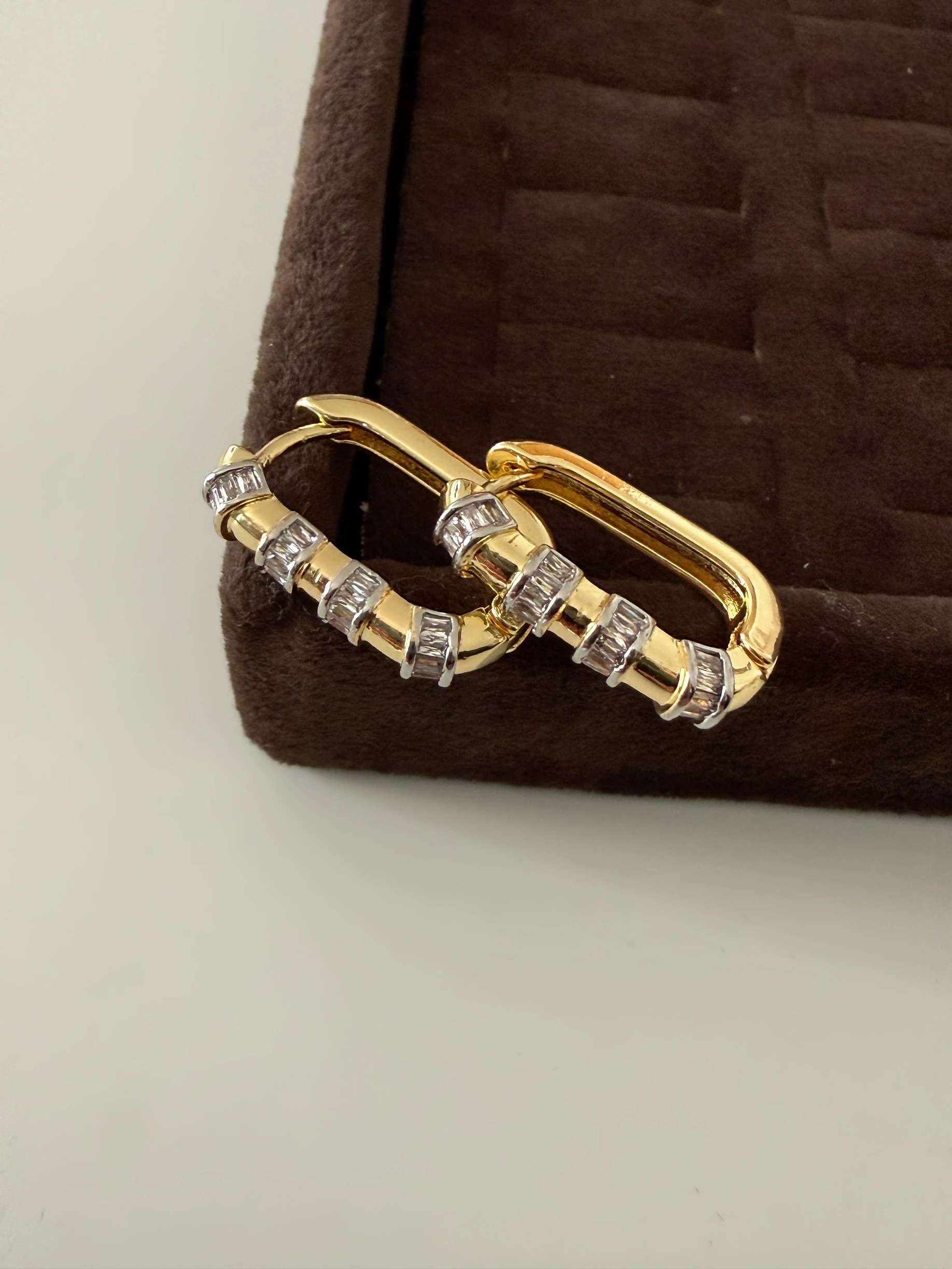 Mix baget işlemeli oval küpe