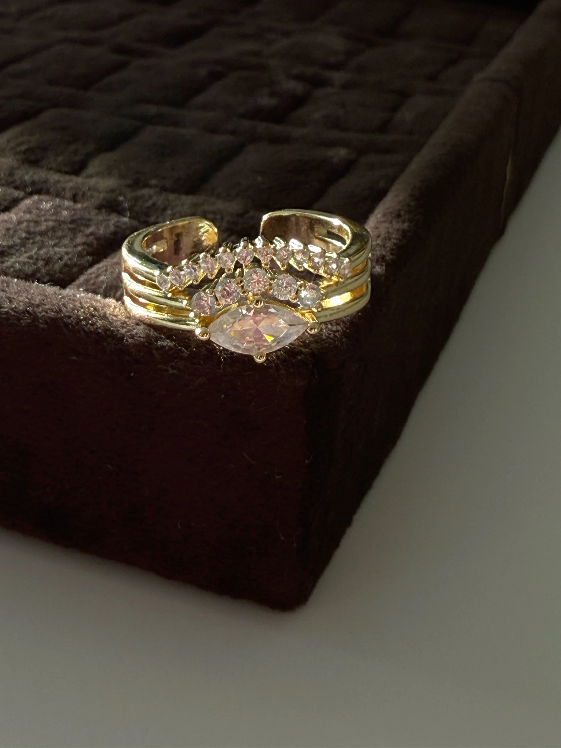 Kristal taş zirkon işleme yüzük