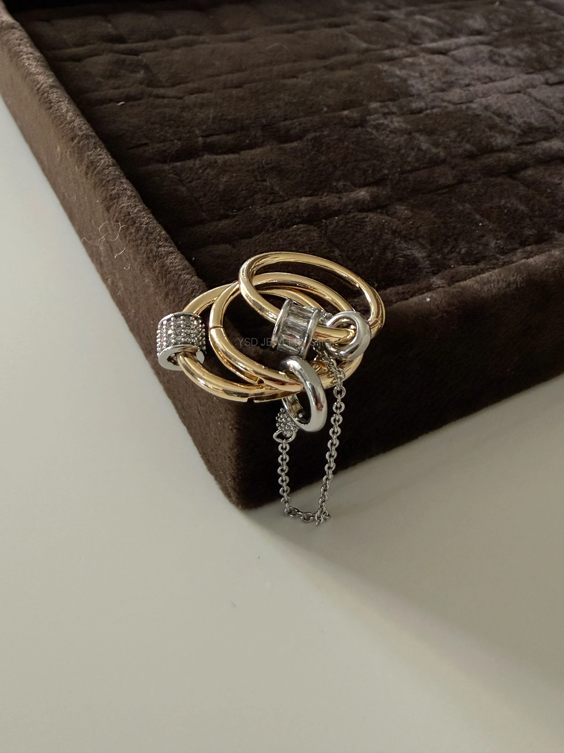 Mix sallantılı zincir charmlı yüzük