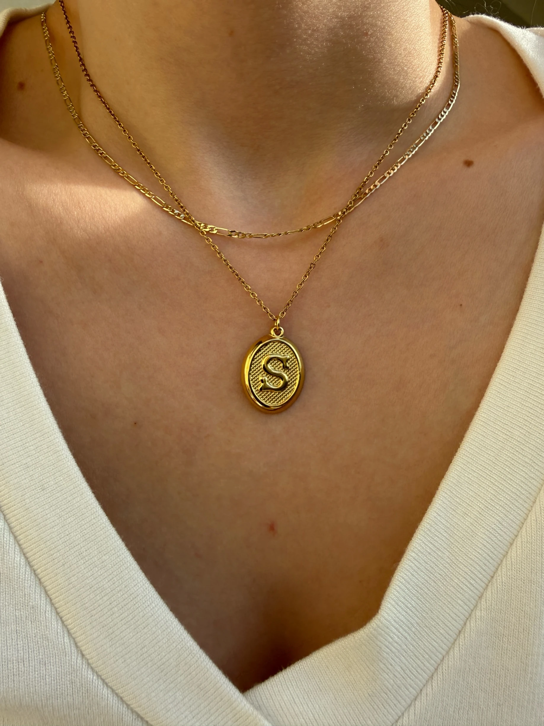 Çelik vintage plaka harf kolye