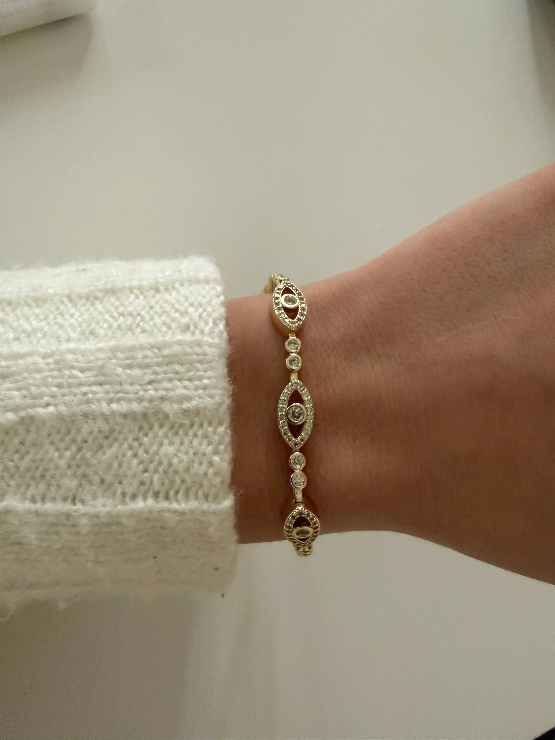 Üçlü zirkon taşlı göz bileklik