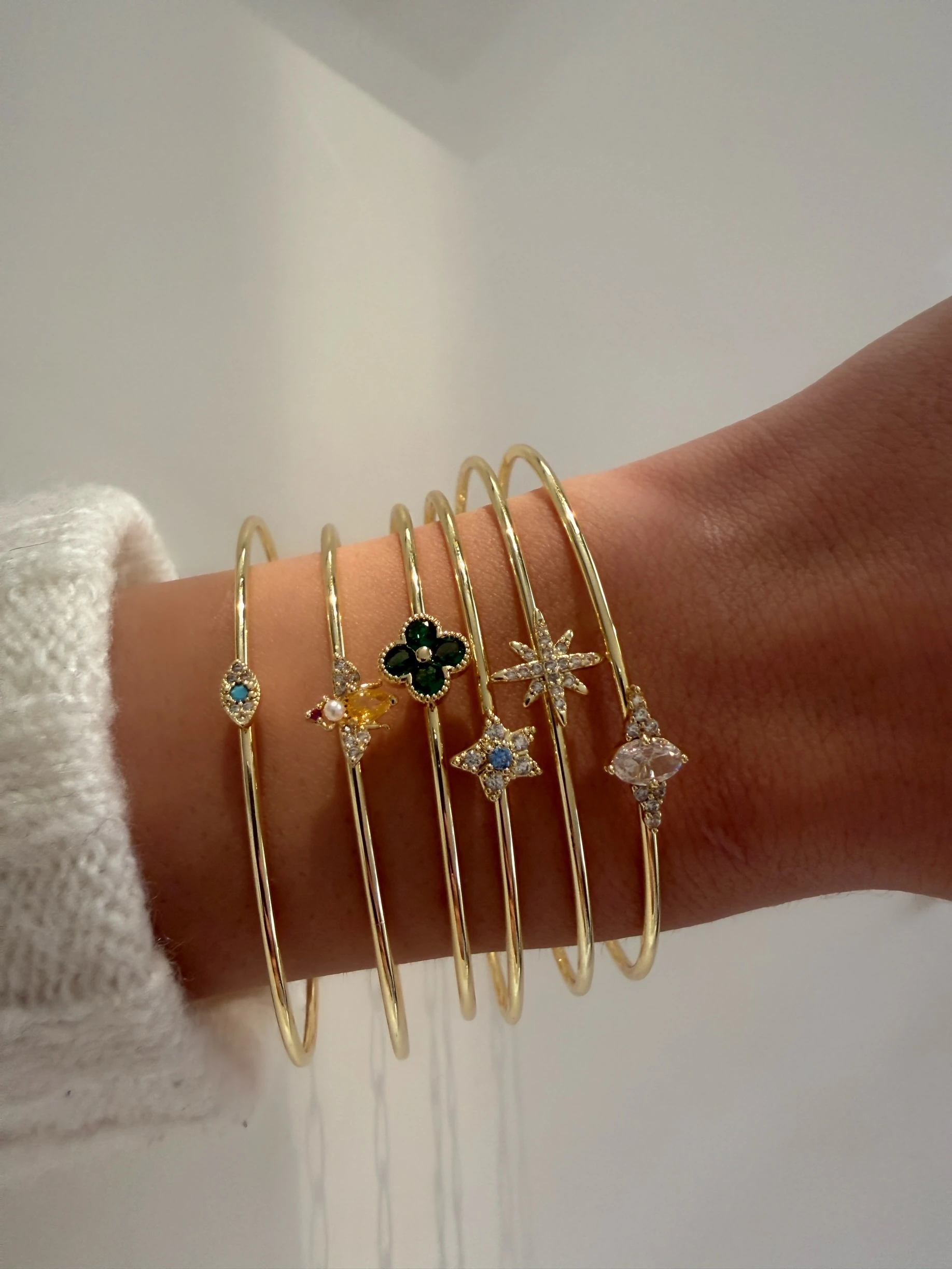 Altın kaplama minimal motifli kelepçe