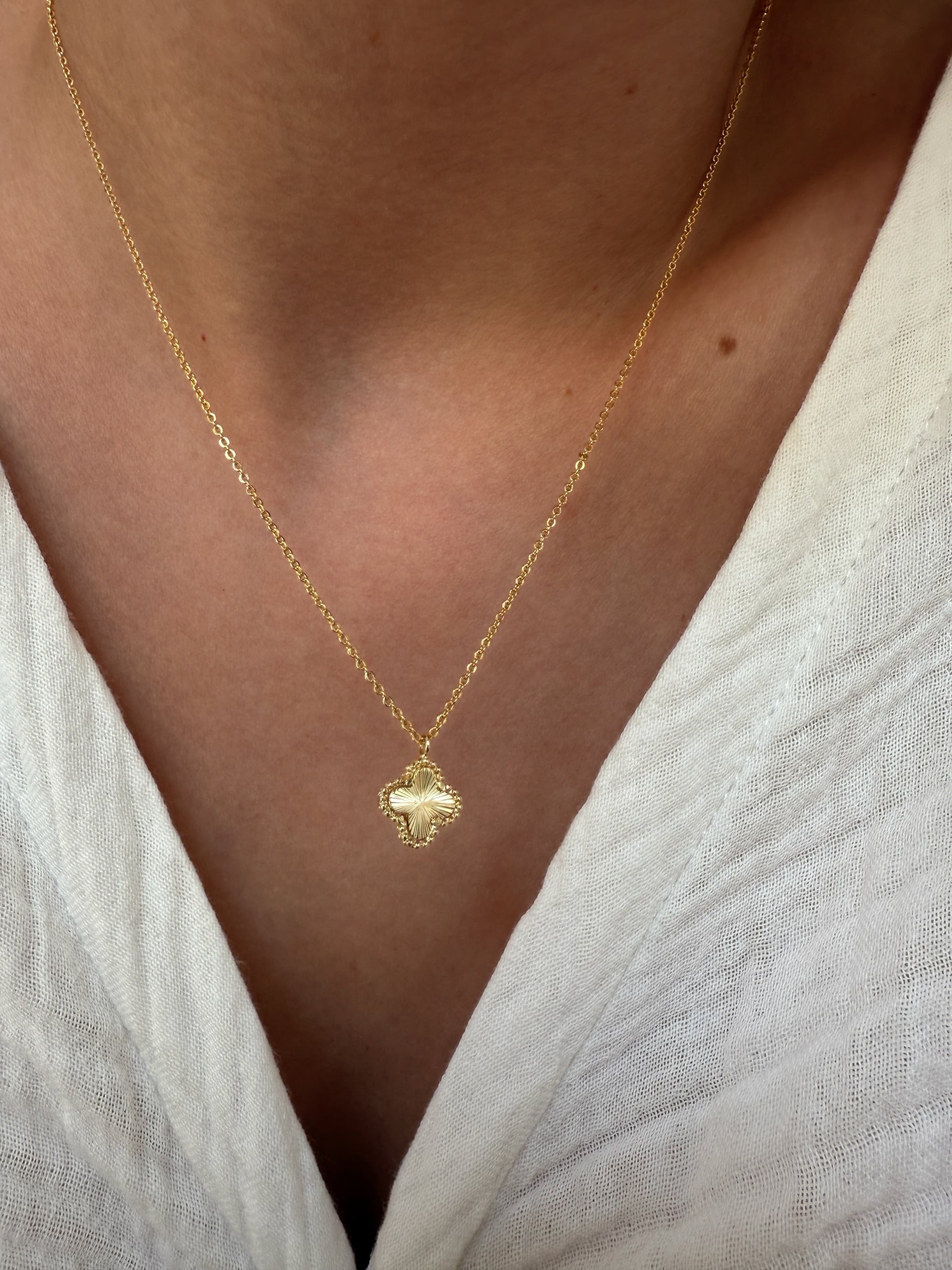 14k gold yonca kolye